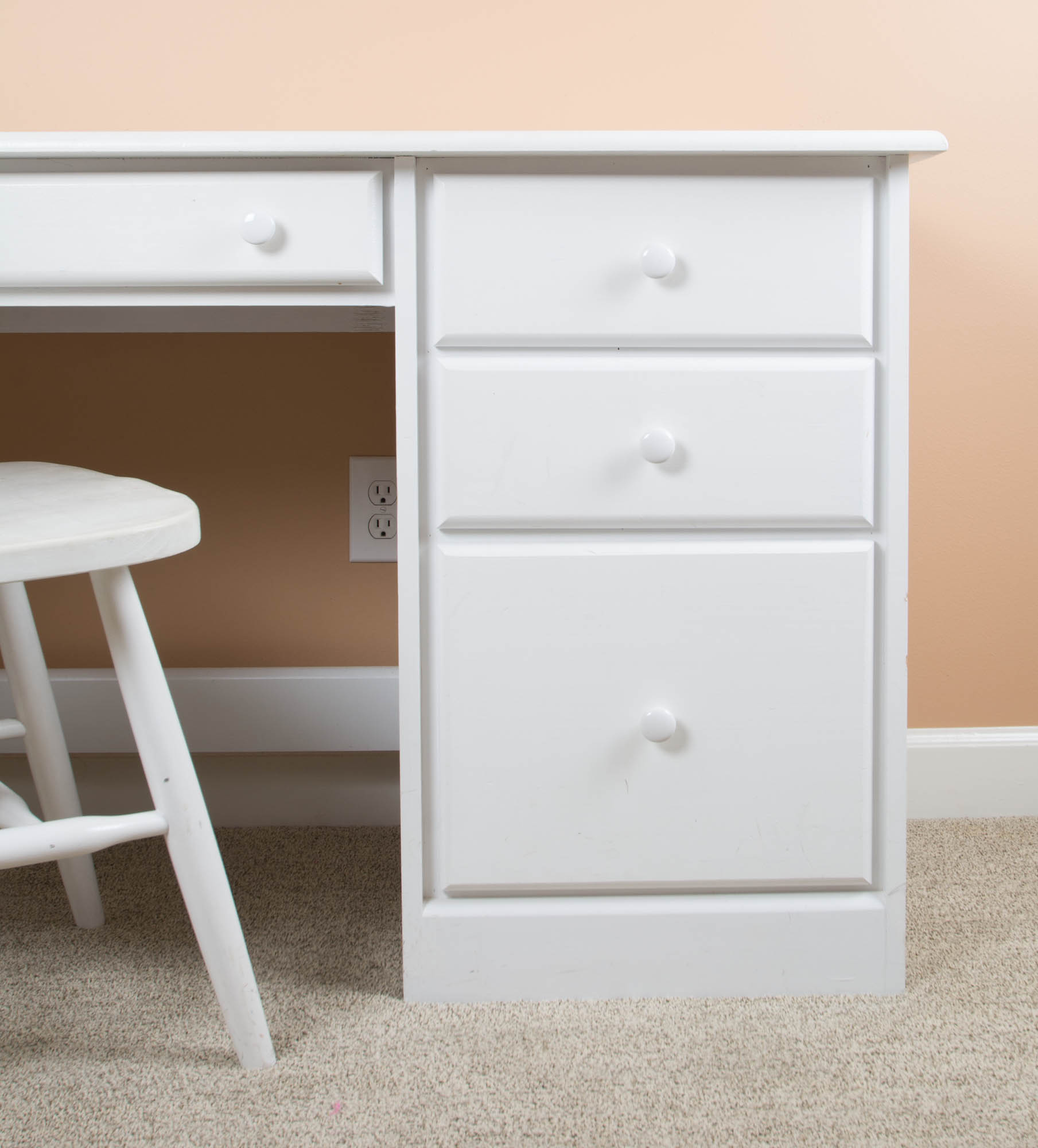 White Wood Desk and Chair