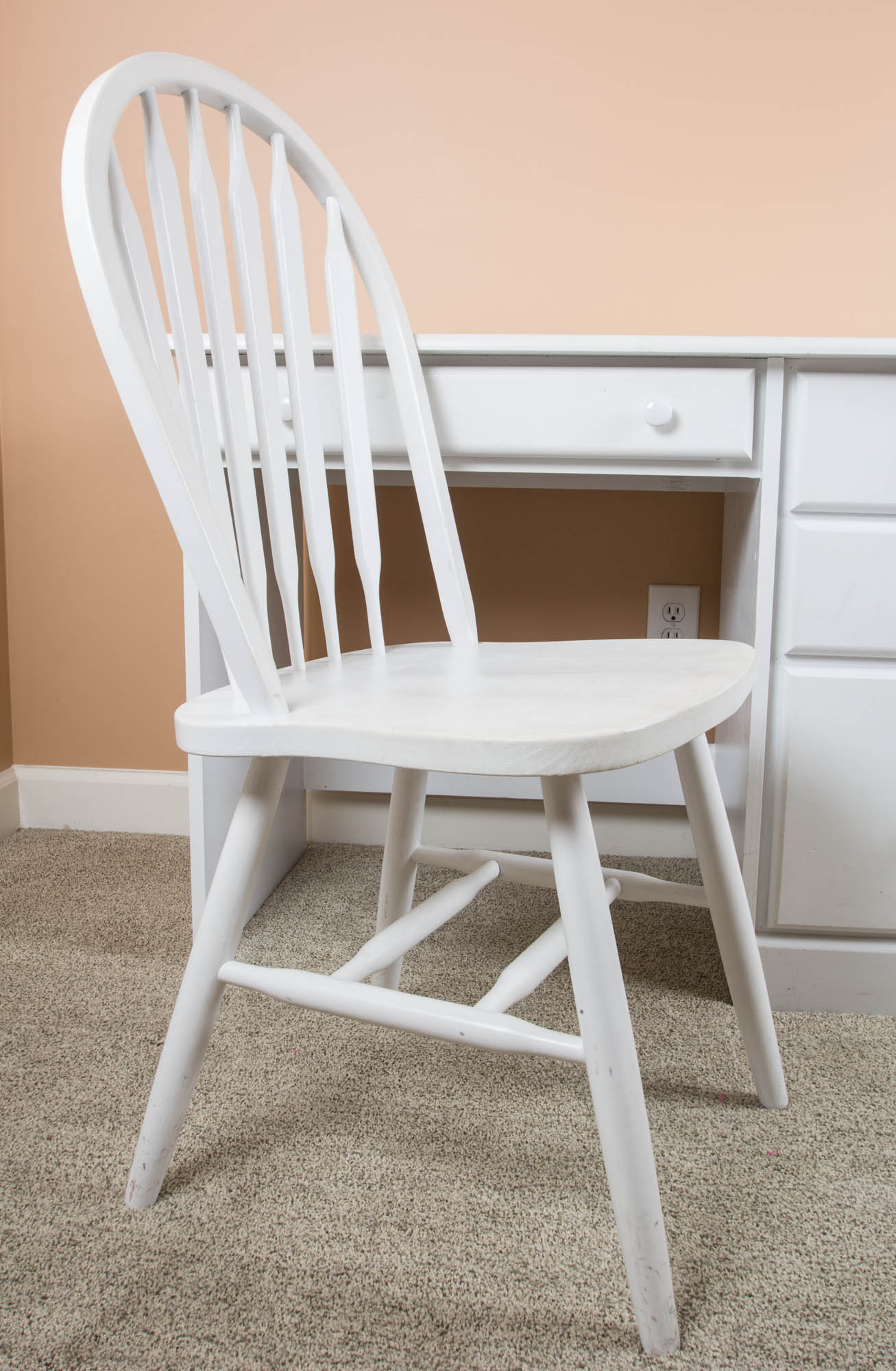 White Wood Desk and Chair