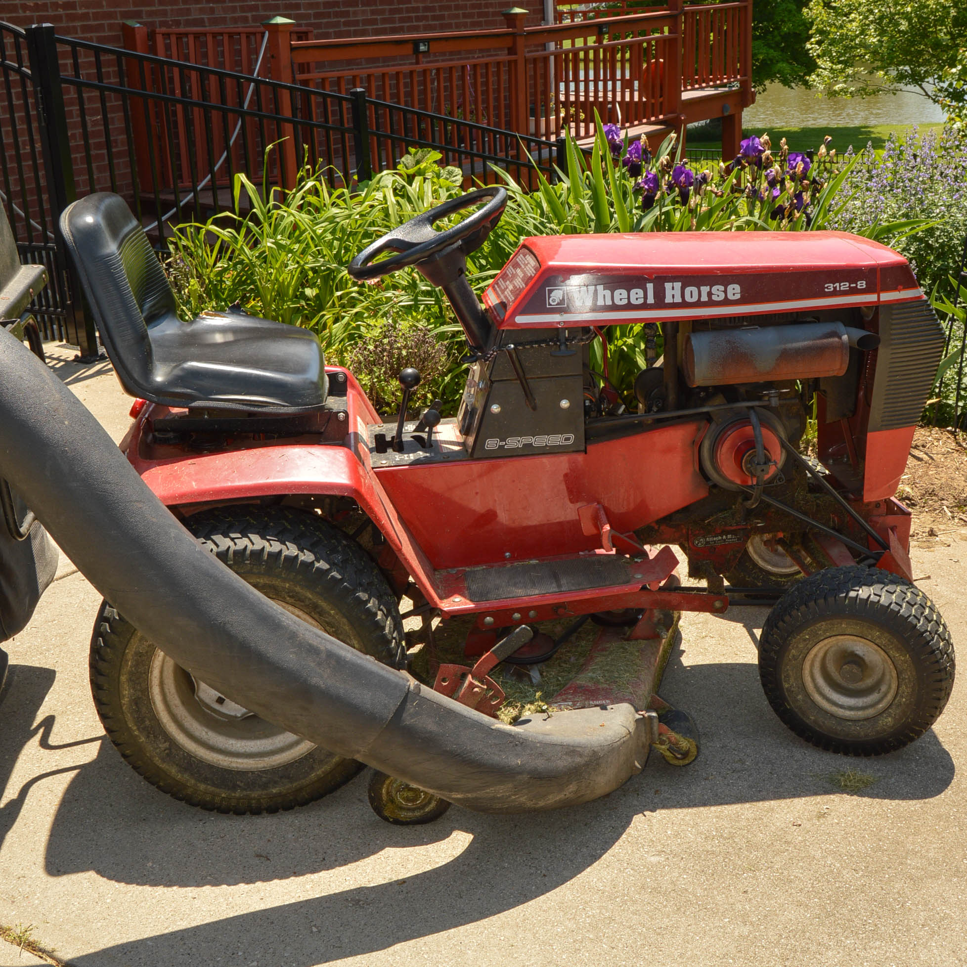 1989 Wheel Horse 312-8 Lawn Tractor