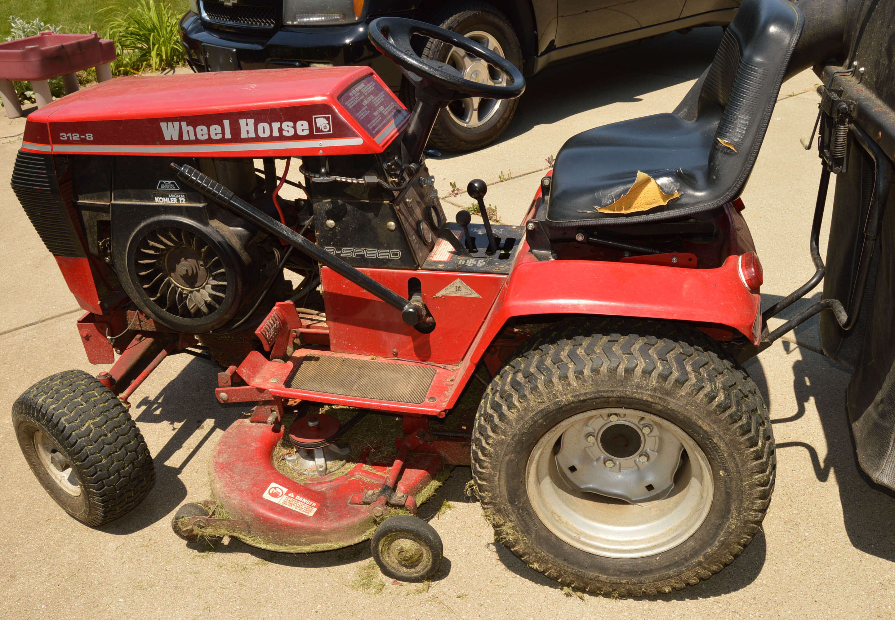 1989 Wheel Horse 312-8 Lawn Tractor