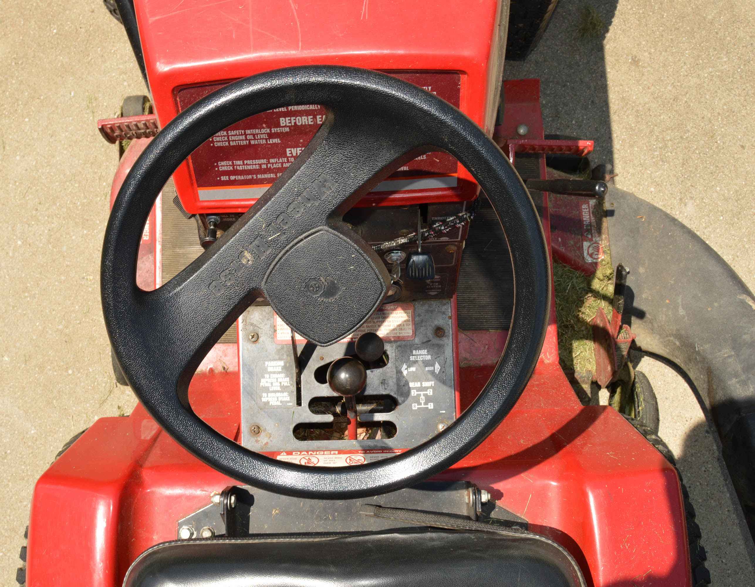 1989 Wheel Horse 312-8 Lawn Tractor