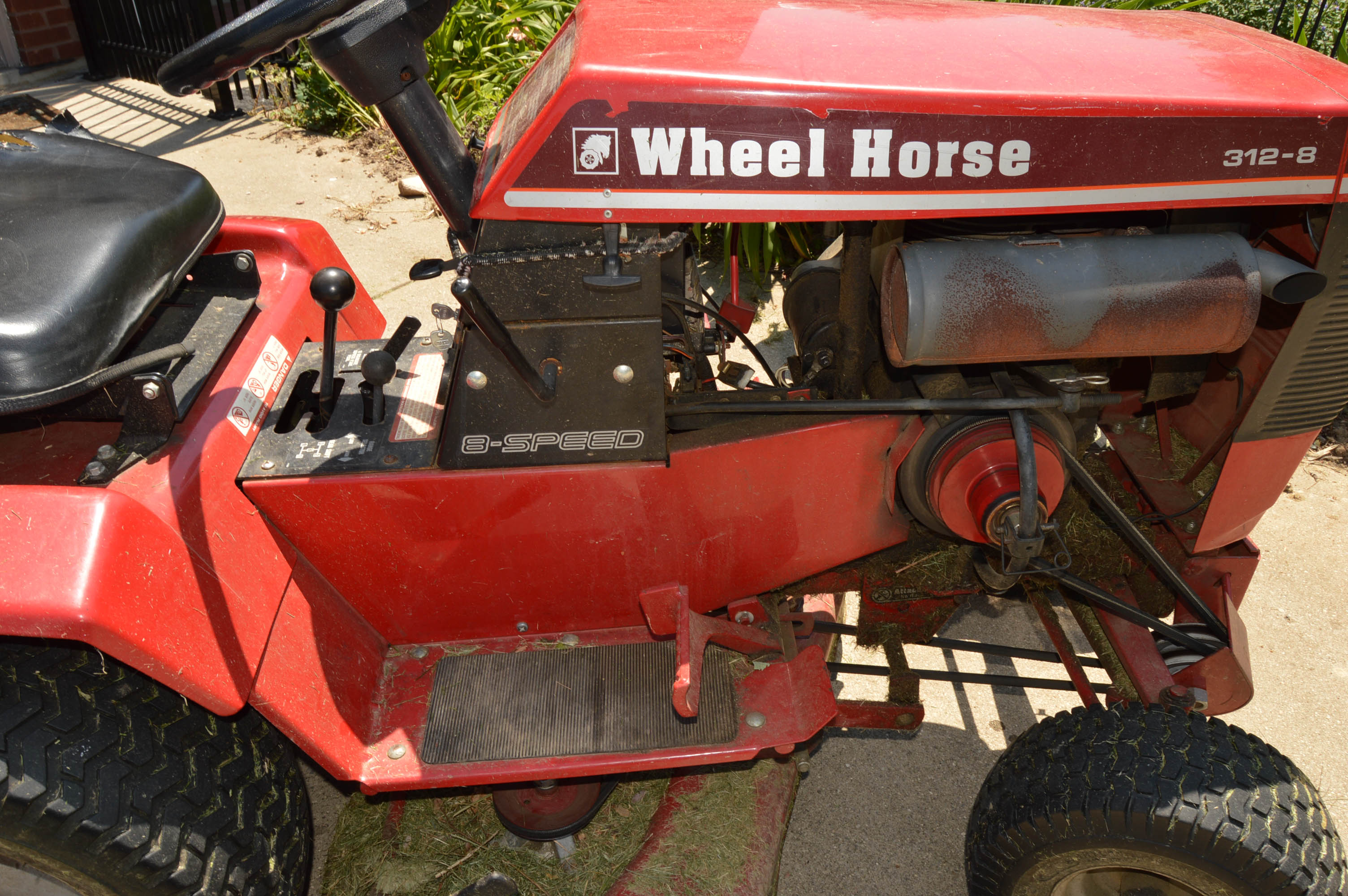 1989 Wheel Horse 312-8 Lawn Tractor