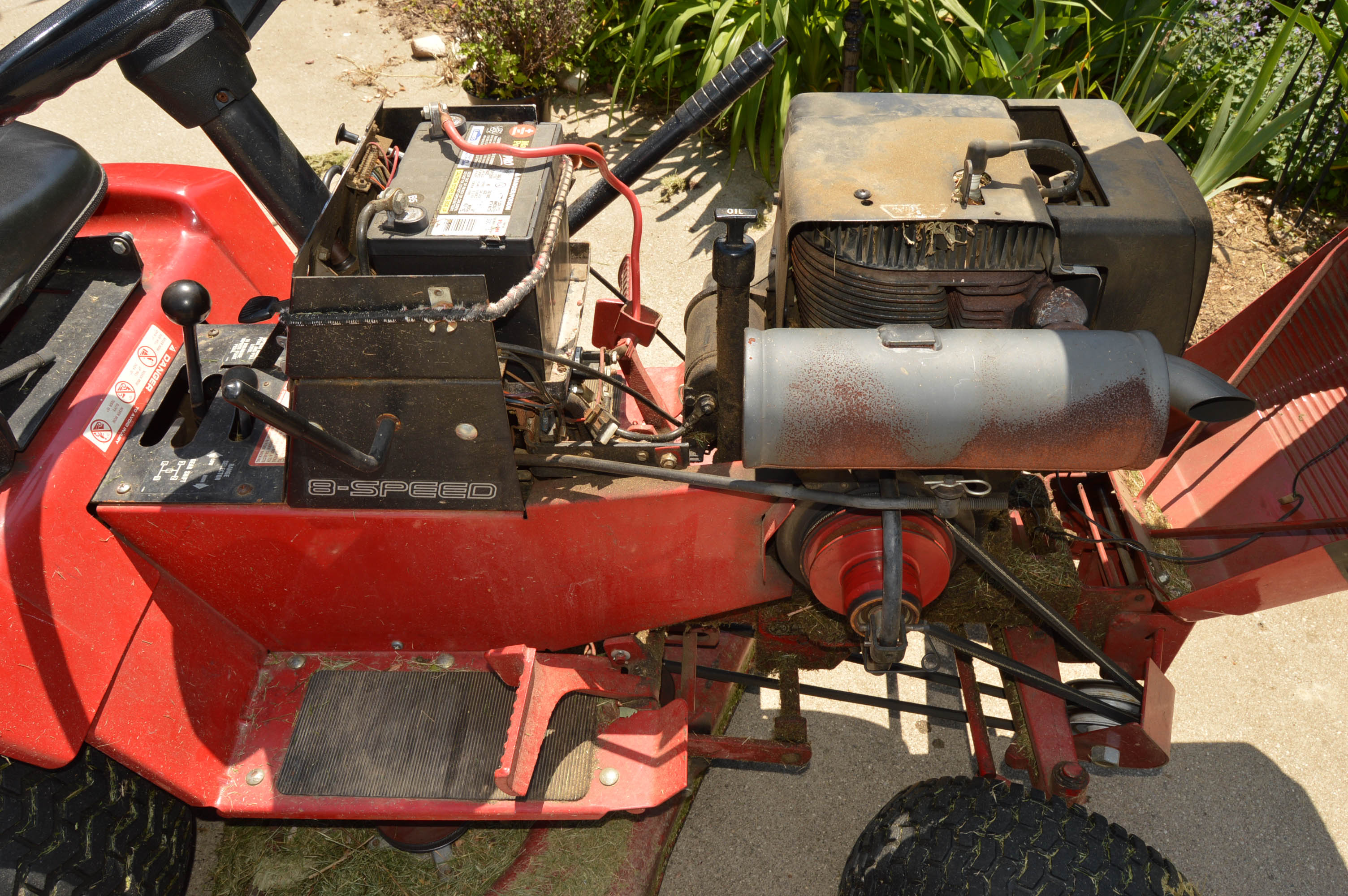 1989 Wheel Horse 312-8 Lawn Tractor