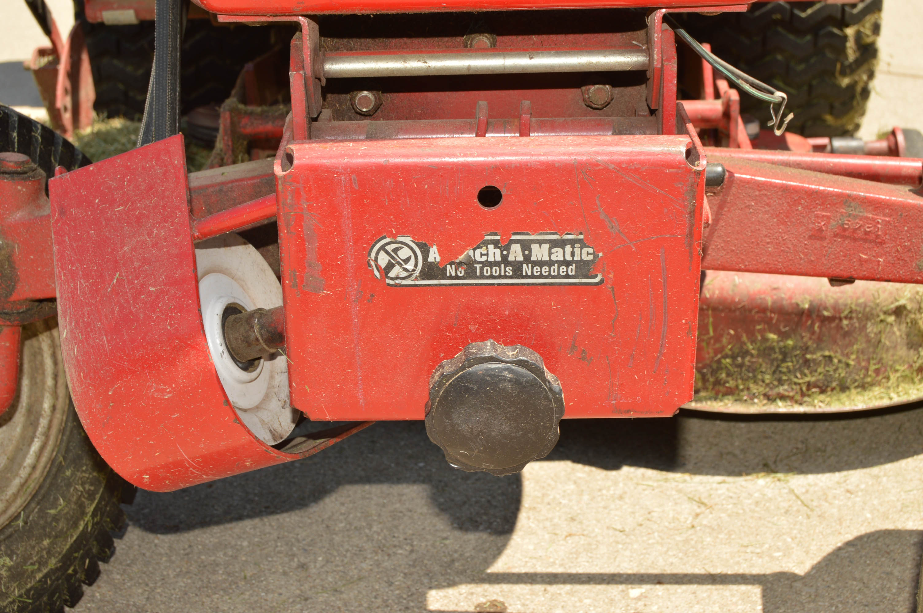 1989 Wheel Horse 312-8 Lawn Tractor