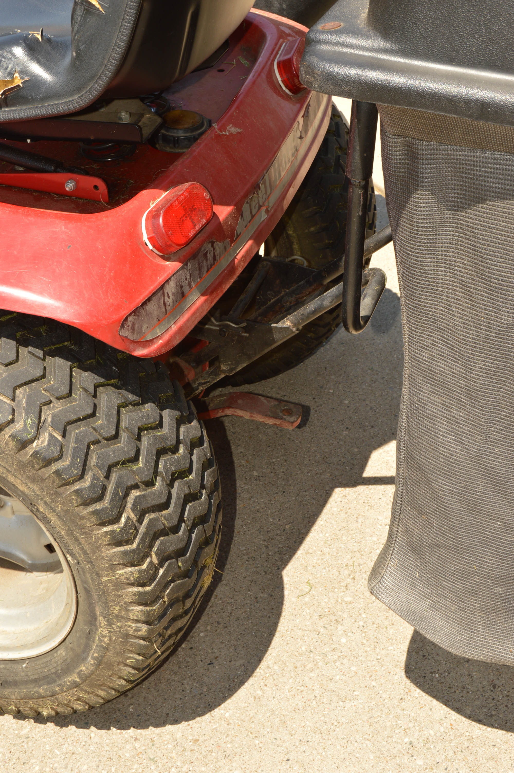 1989 Wheel Horse 312-8 Lawn Tractor