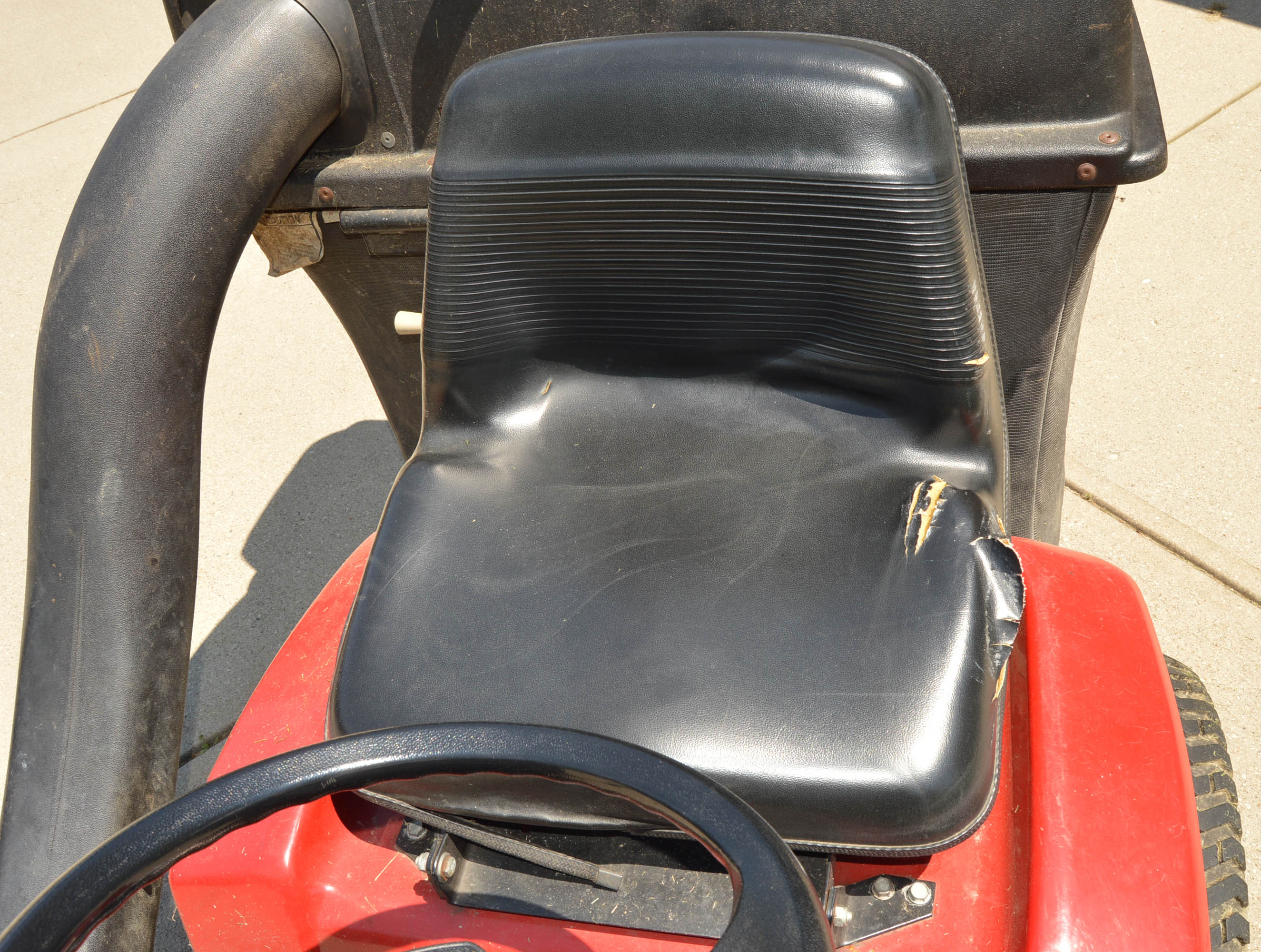1989 Wheel Horse 312-8 Lawn Tractor