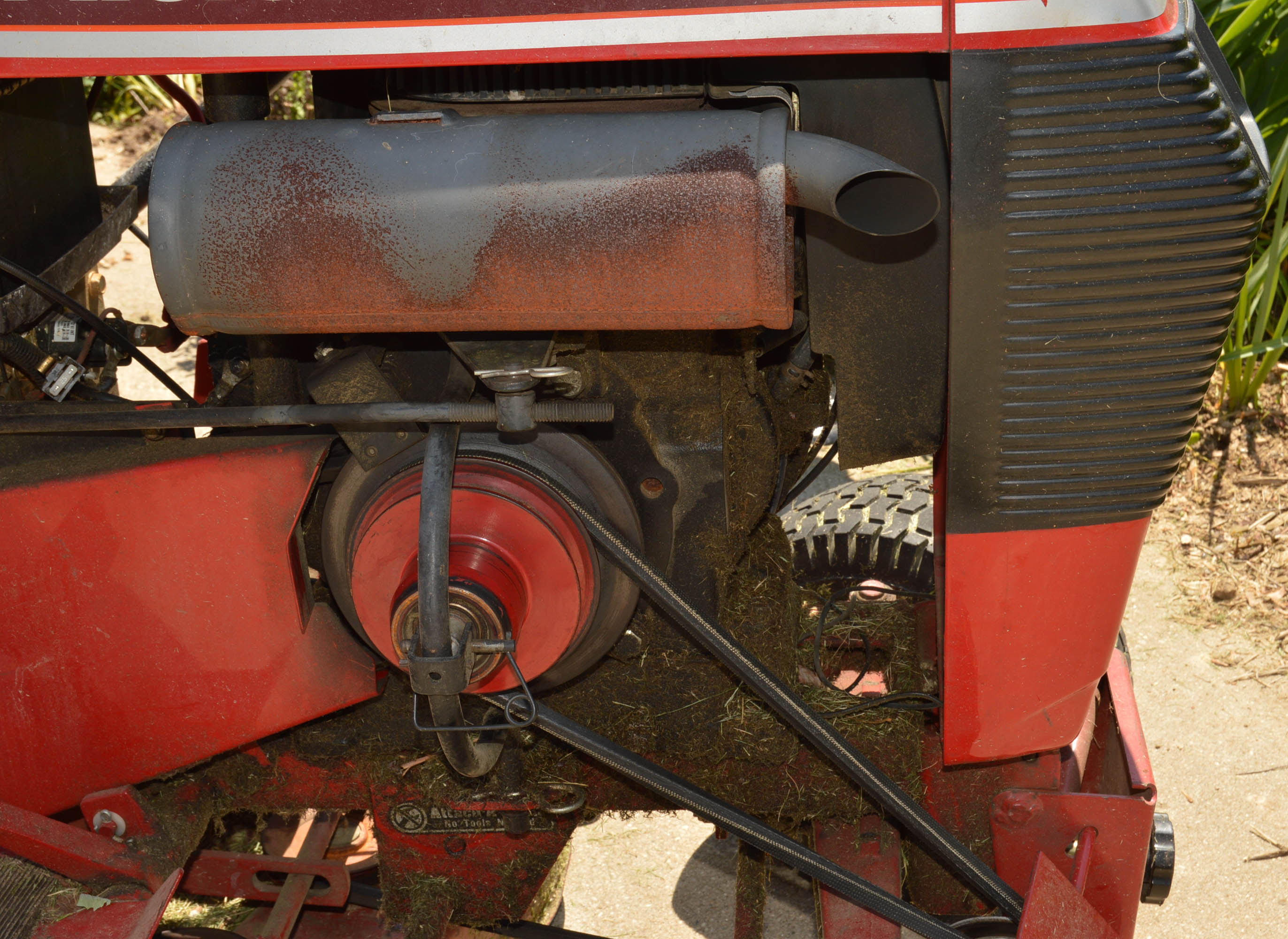 1989 Wheel Horse 312-8 Lawn Tractor