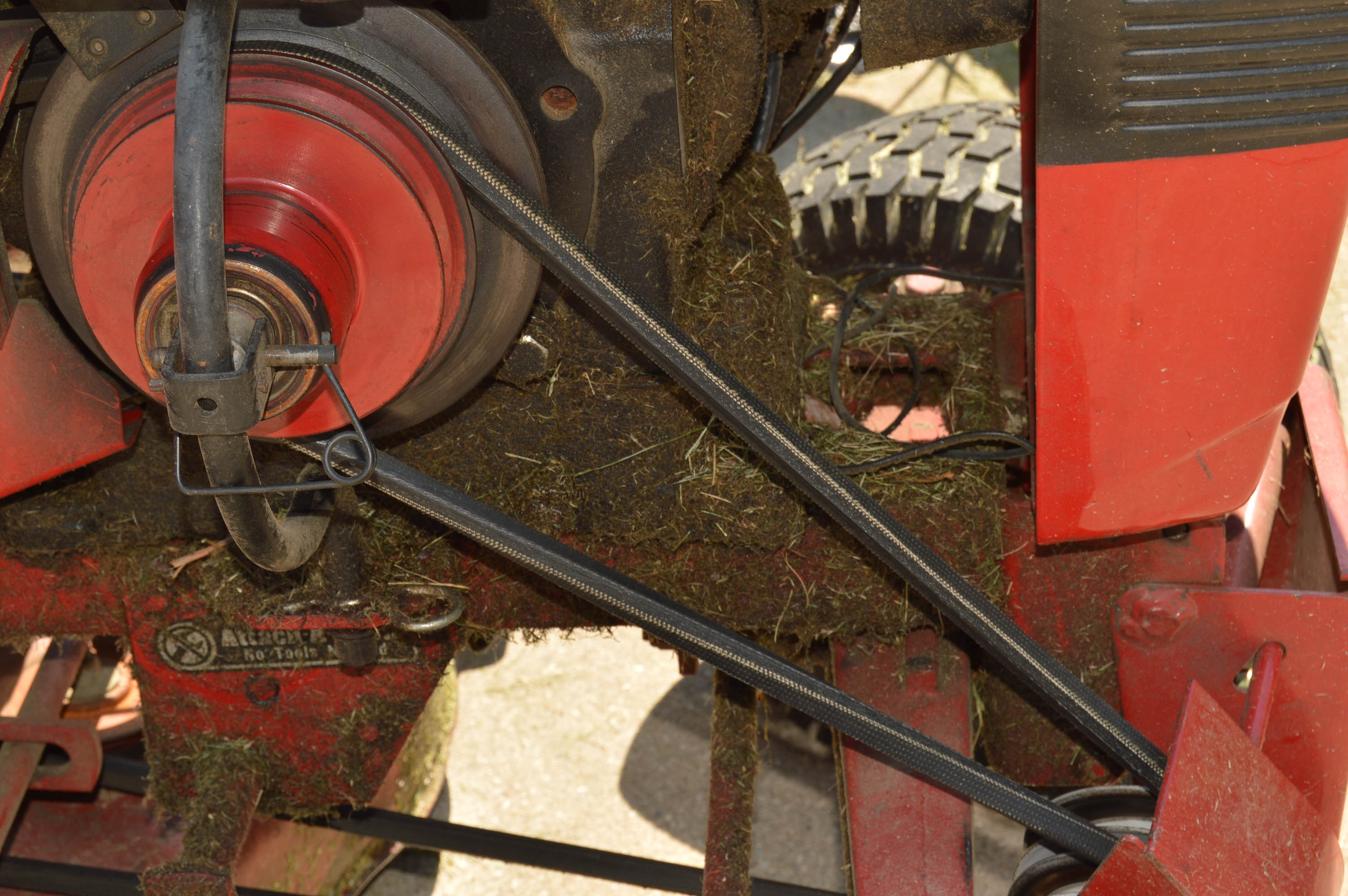 1989 Wheel Horse 312-8 Lawn Tractor