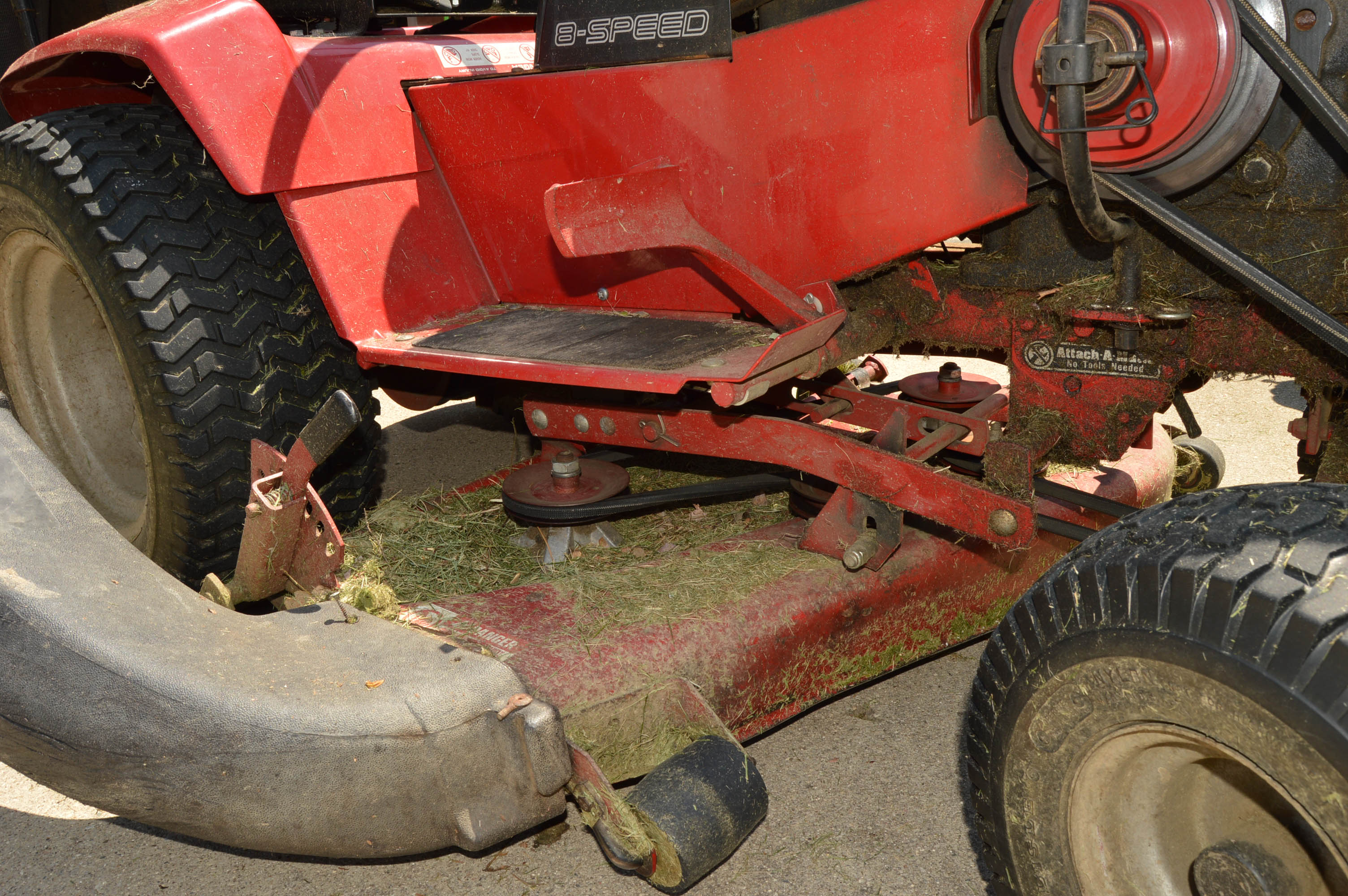 1989 Wheel Horse 312-8 Lawn Tractor