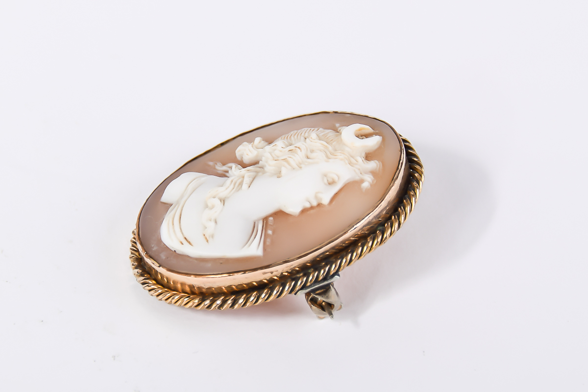 Antique Shell Cameo Brooch