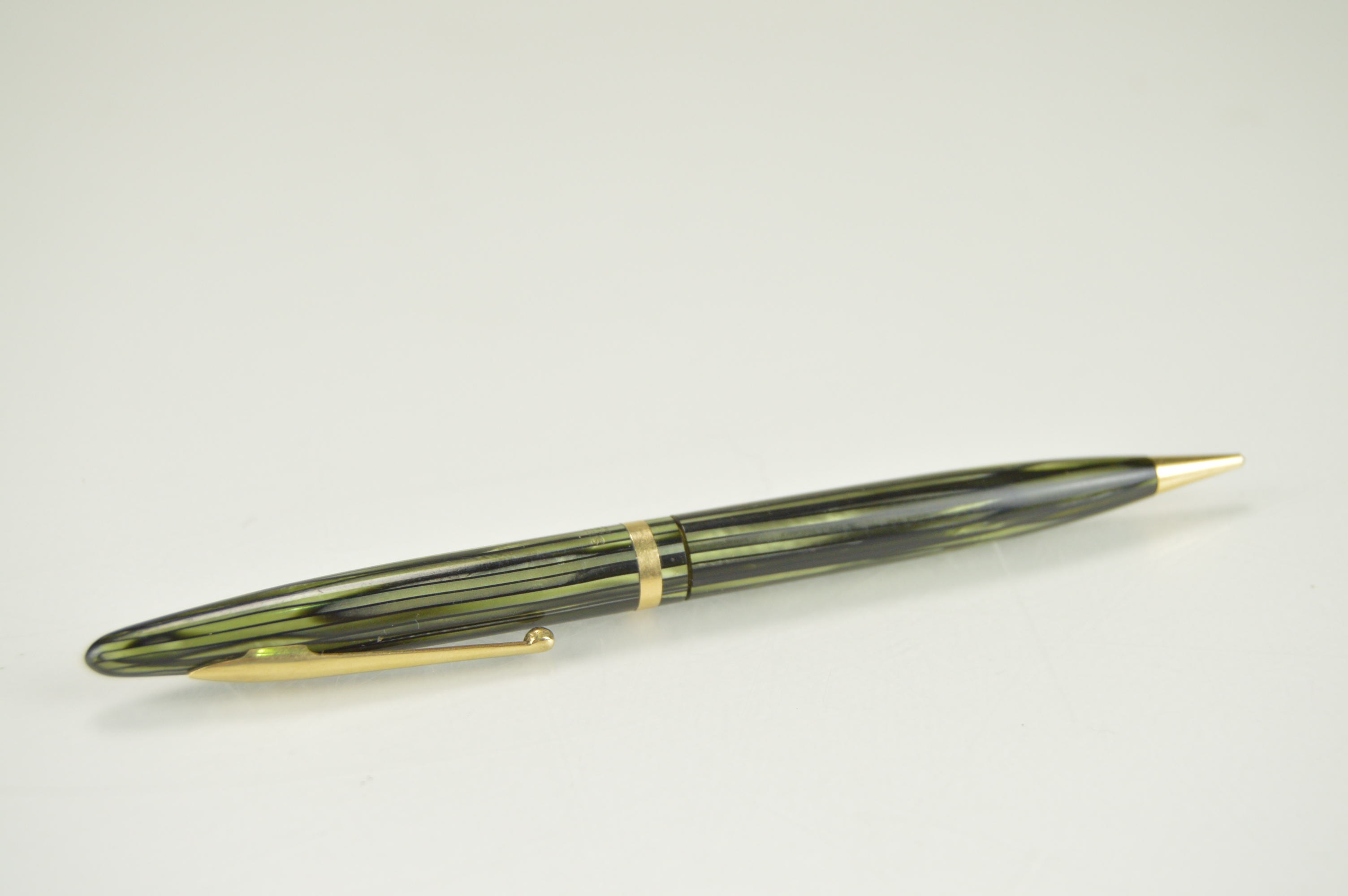 Collector's Fountain Pens, Pencils and Book