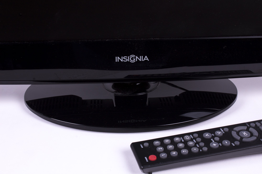 Insignia 24" LCD TV and DVD Combo