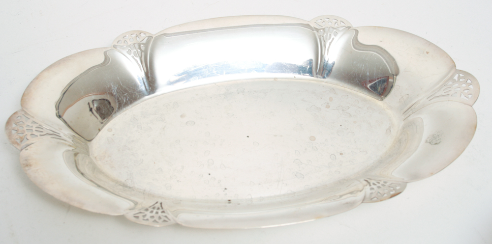 Collection of Paul Revere Silver Plate Bowls and Trays