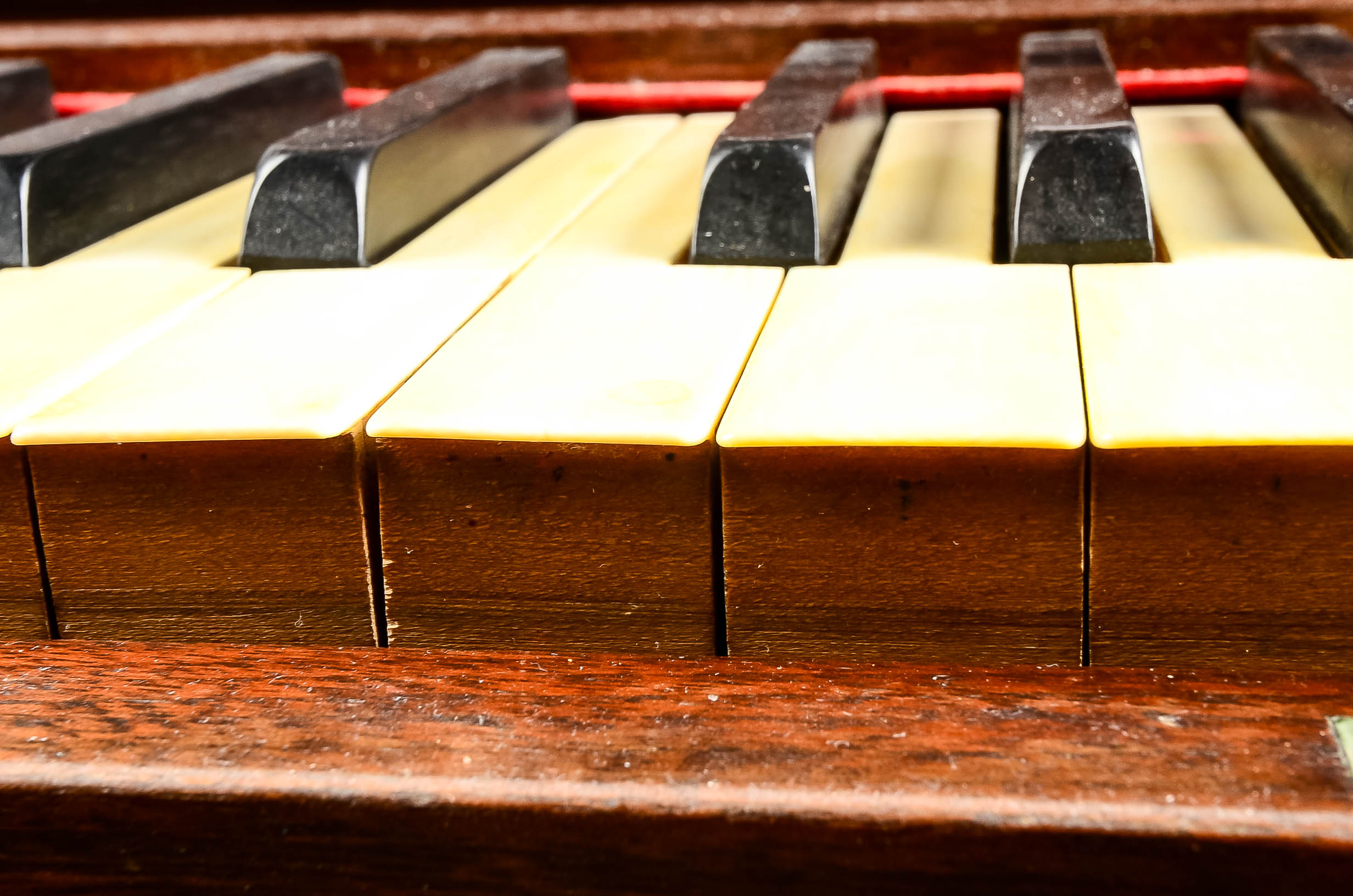 Antique Melodeon Parlour Organ