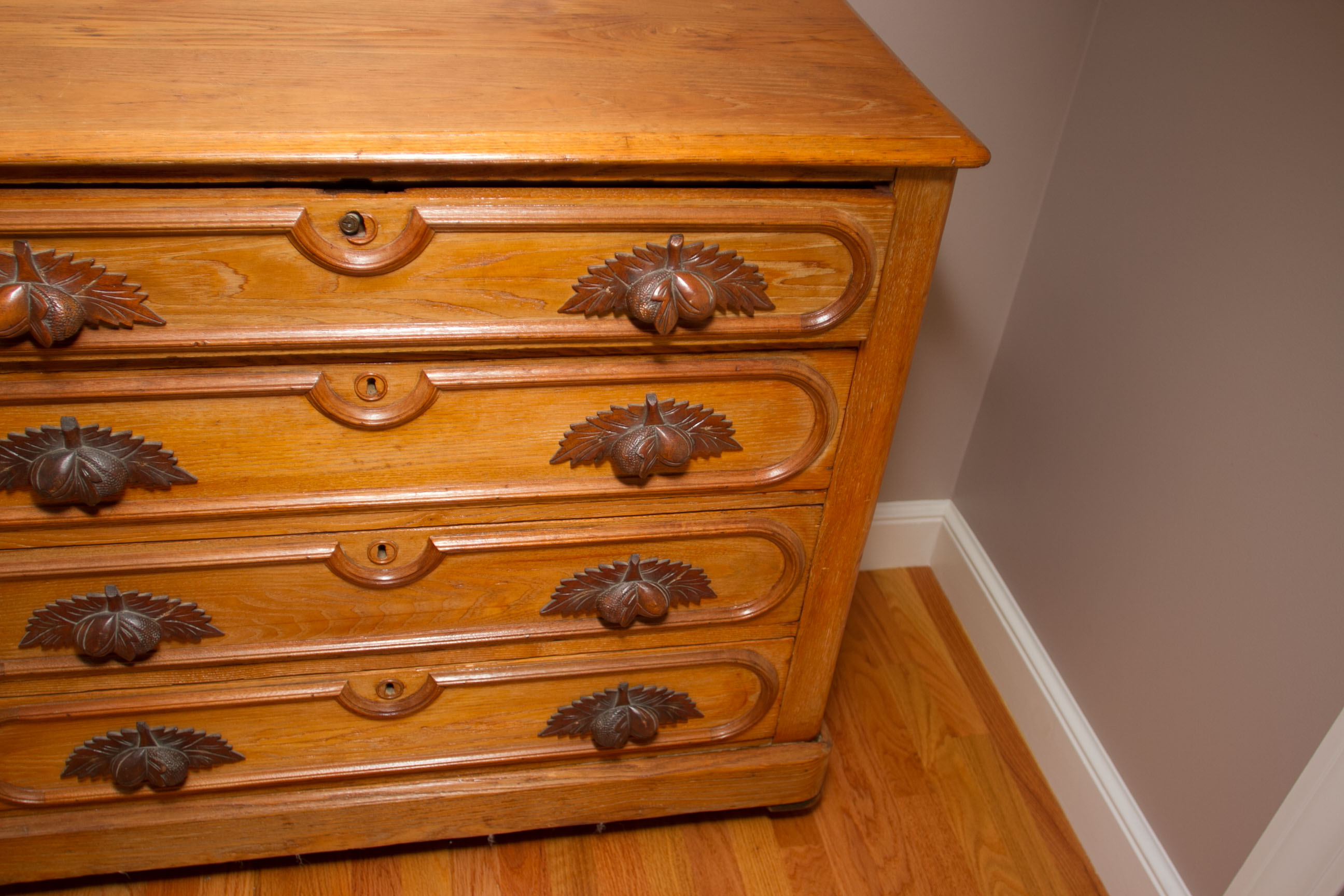 Antique Victorian Chest of Drawers