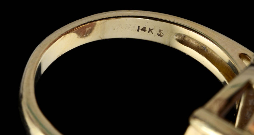 14K Yellow Gold Contra Luz Opal Ring