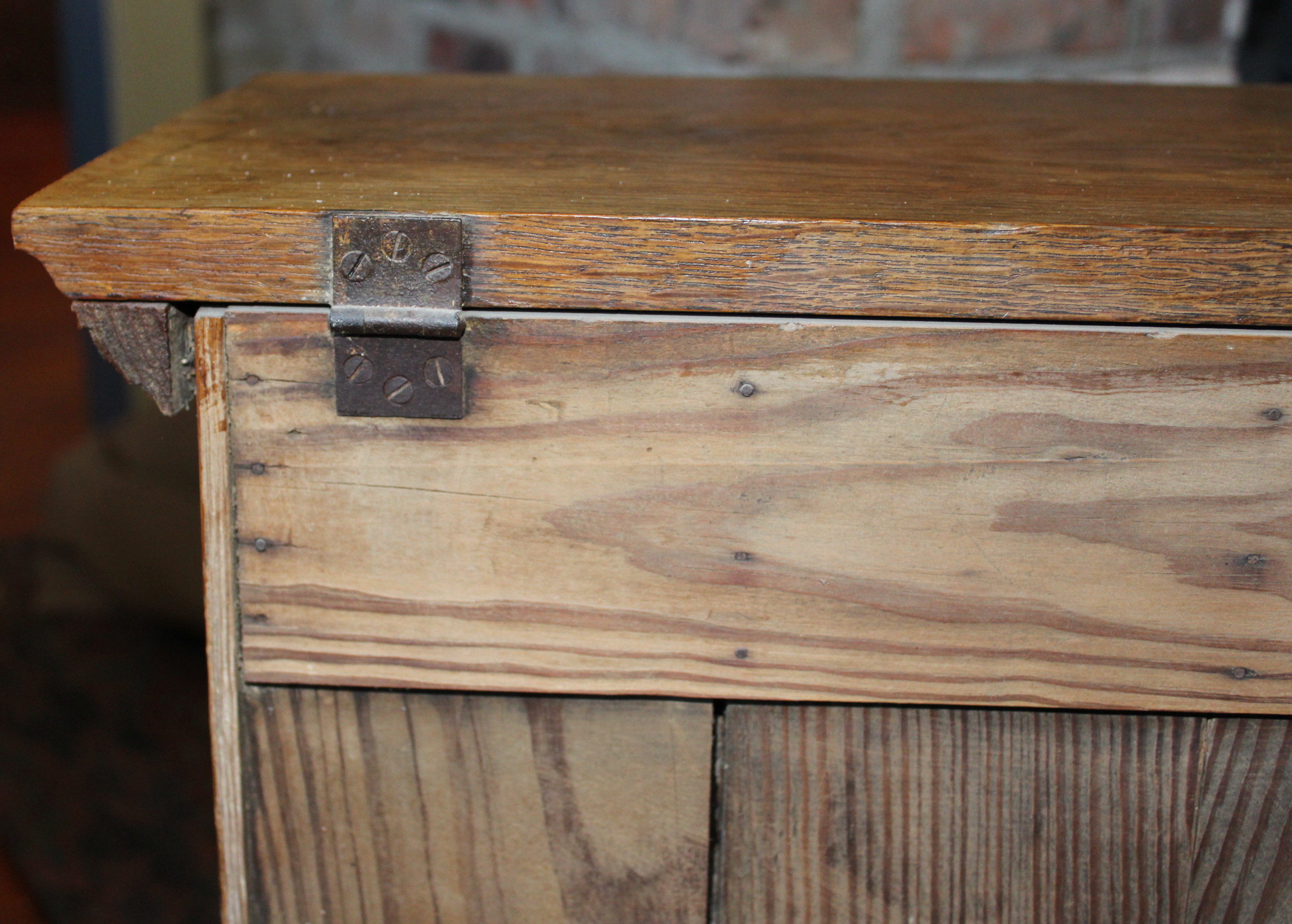 Woolson's Wall-Mount Display Spice Rack and Front of Shipping Crate