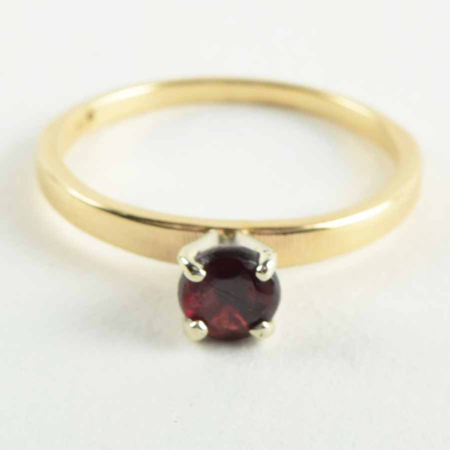 Woman's 14K Gold Garnet Ring