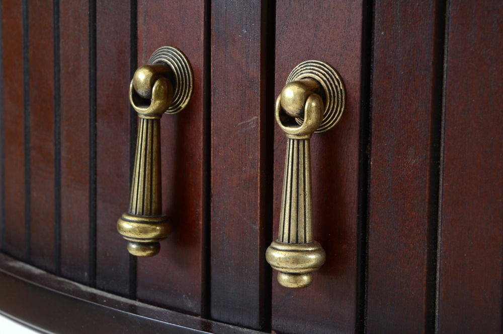 Round Mahogany Finish Accent Table