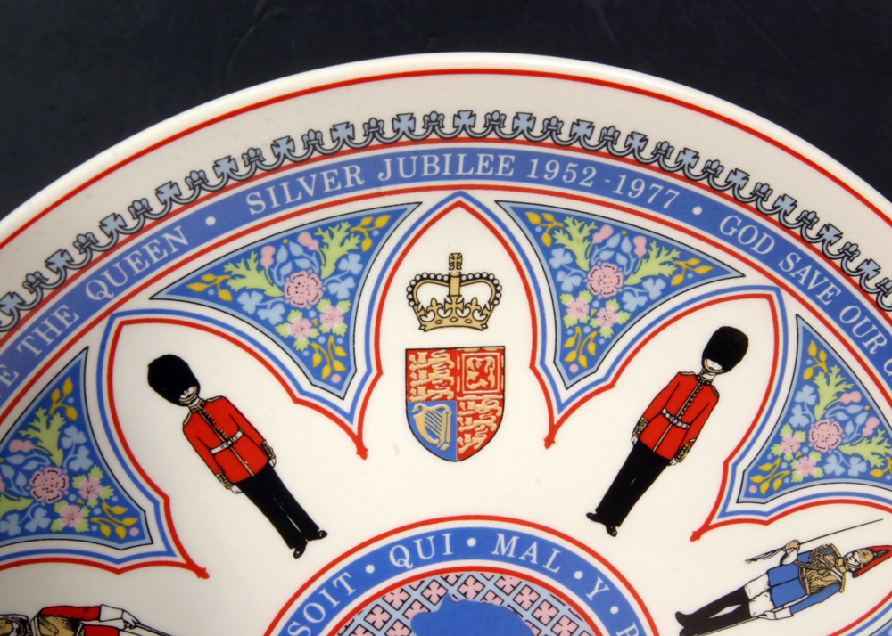 Wedgwood Queen Elizabeth II Royal Silver Jubilee Commemorative Plate