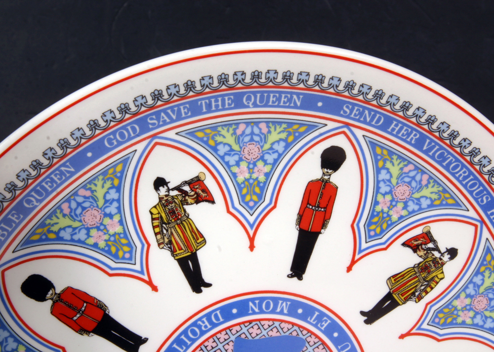 Wedgwood Queen Elizabeth II Royal Silver Jubilee Commemorative Plate