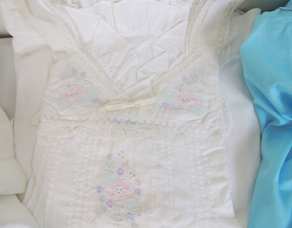 Vintage Women's Nightgowns and Robes