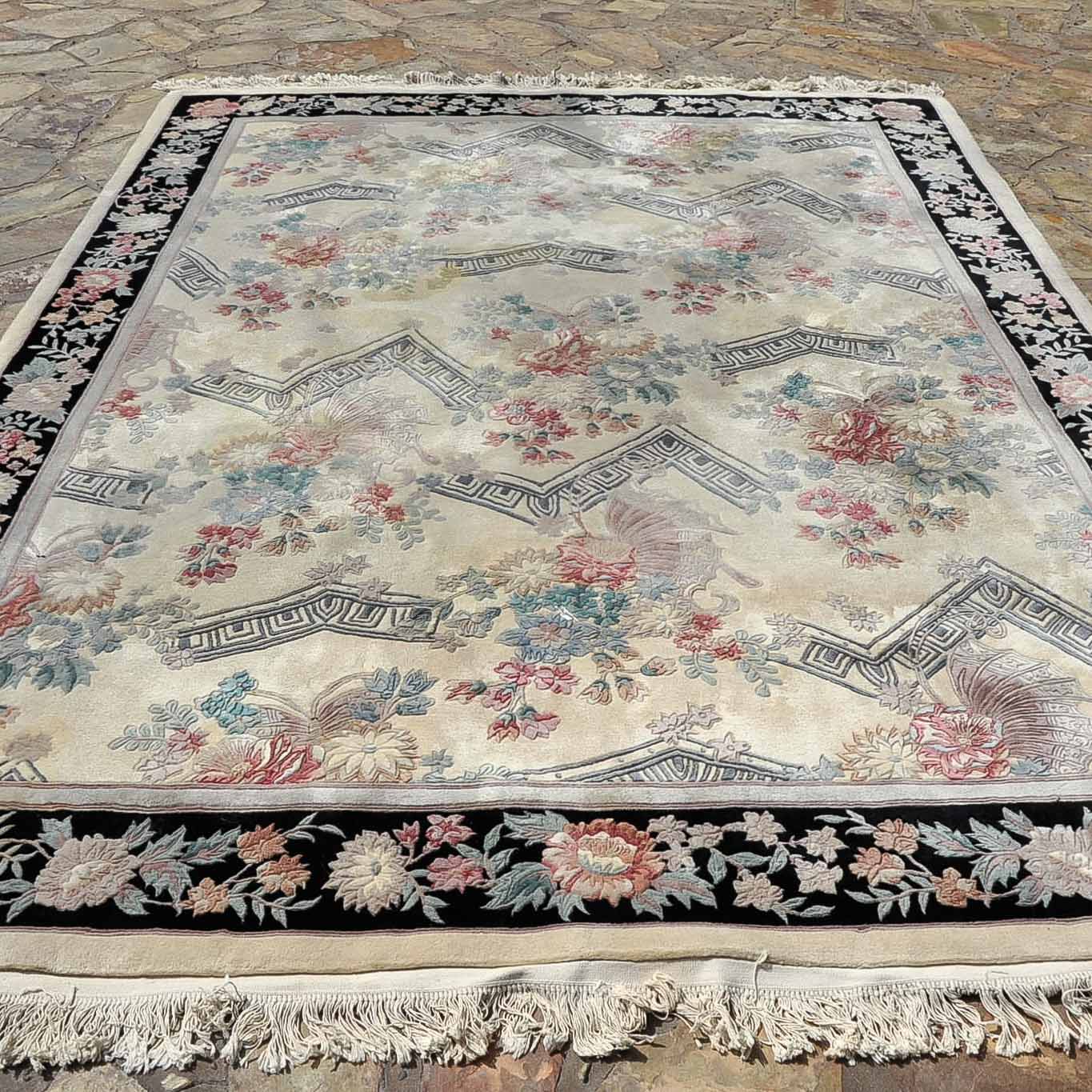 Machine-Made Asian-Inspired Area Rug