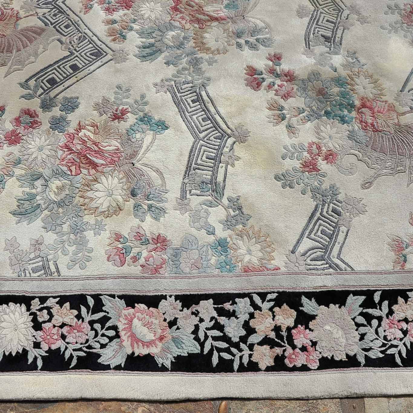 Machine-Made Asian-Inspired Area Rug