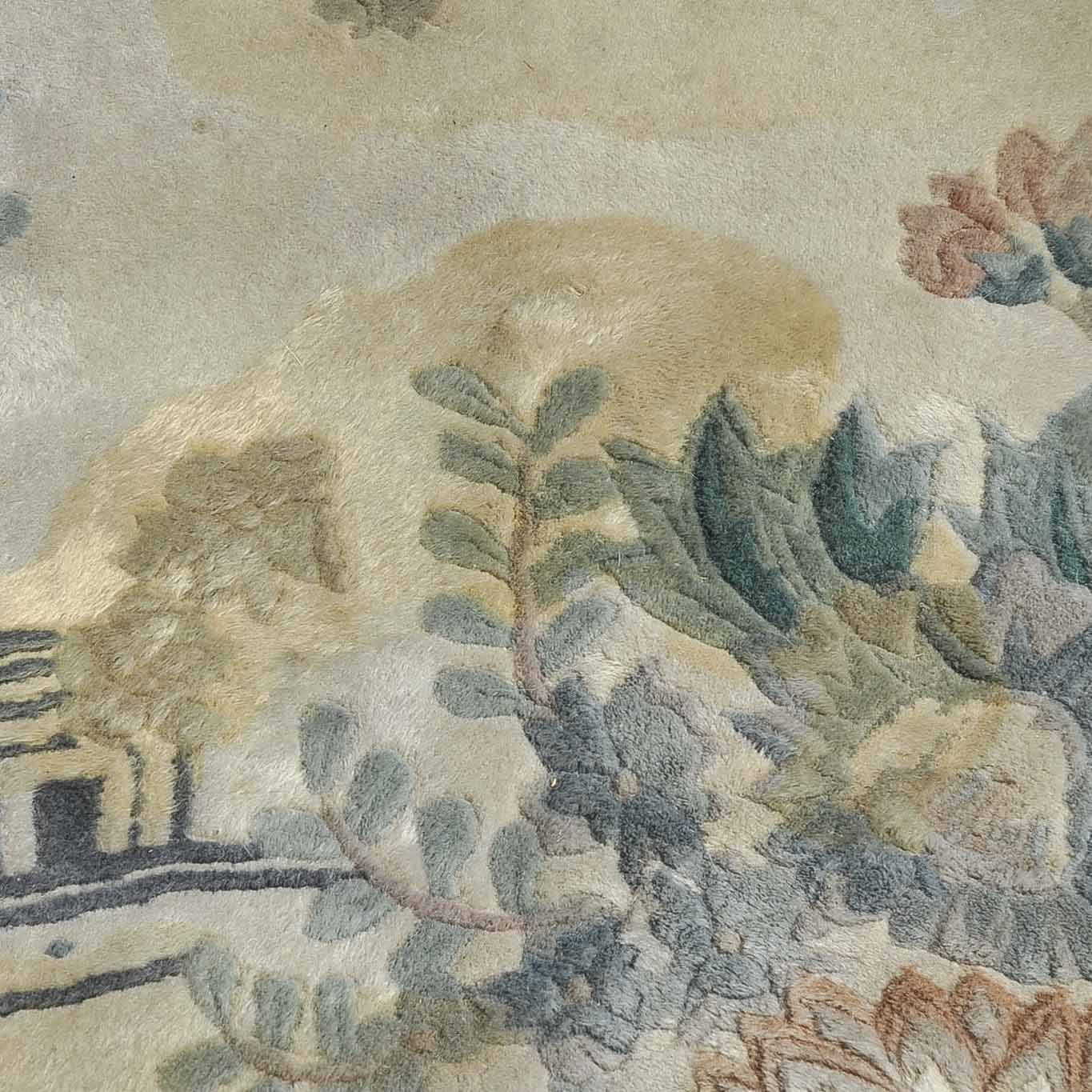 Machine-Made Asian-Inspired Area Rug