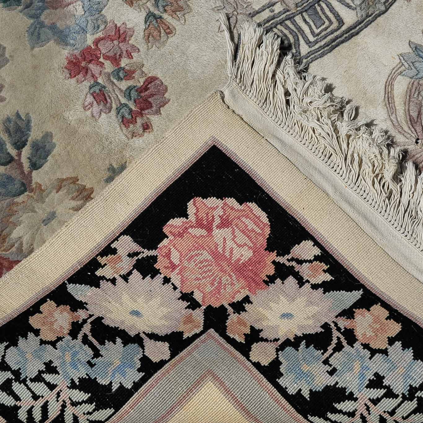 Machine-Made Asian-Inspired Area Rug