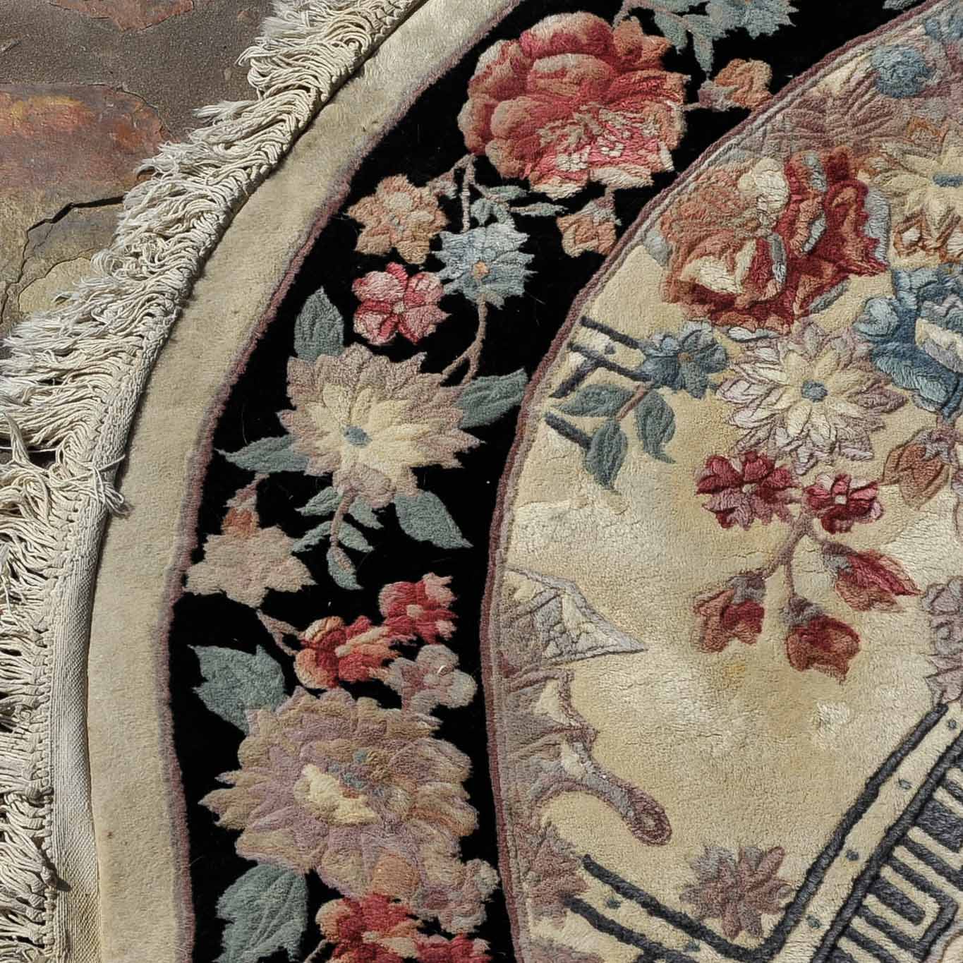 Machine-Made Asian-Inspired Area Rug