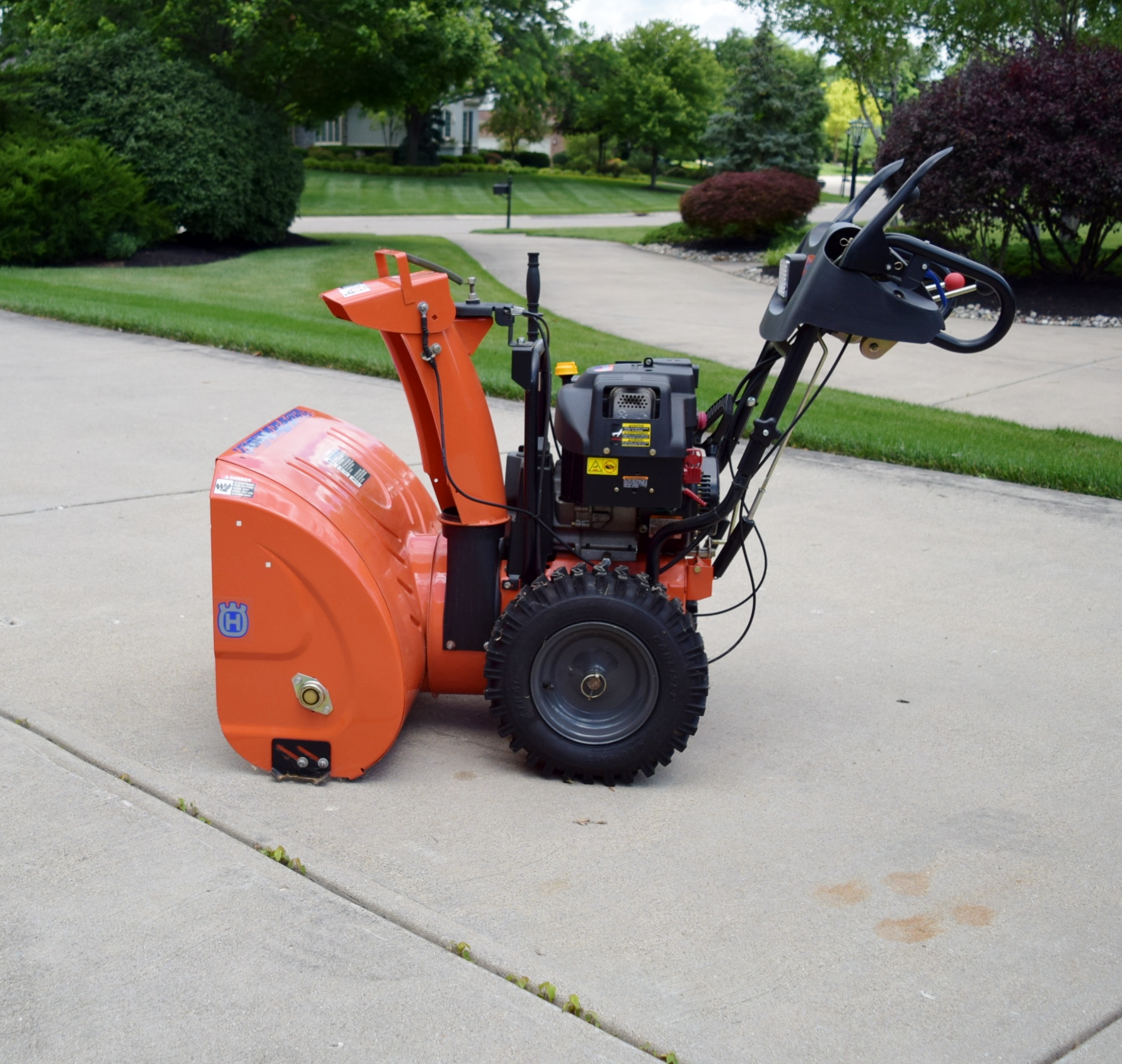 Husqvarna 10530SBE Walk-Behind Snow Thrower