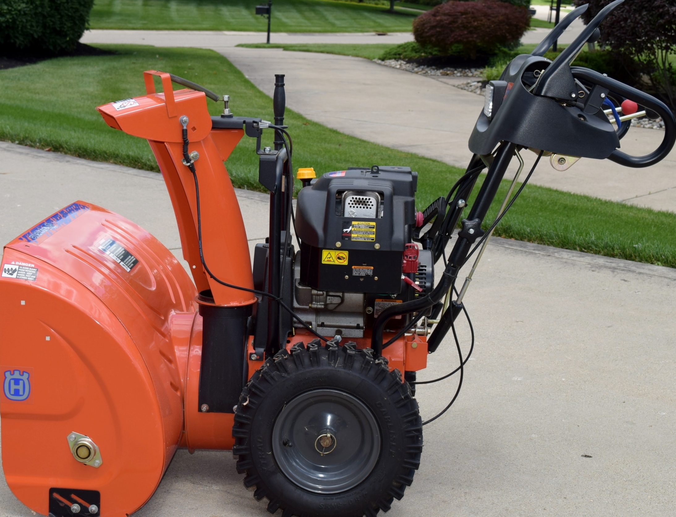 Husqvarna 10530SBE Walk-Behind Snow Thrower