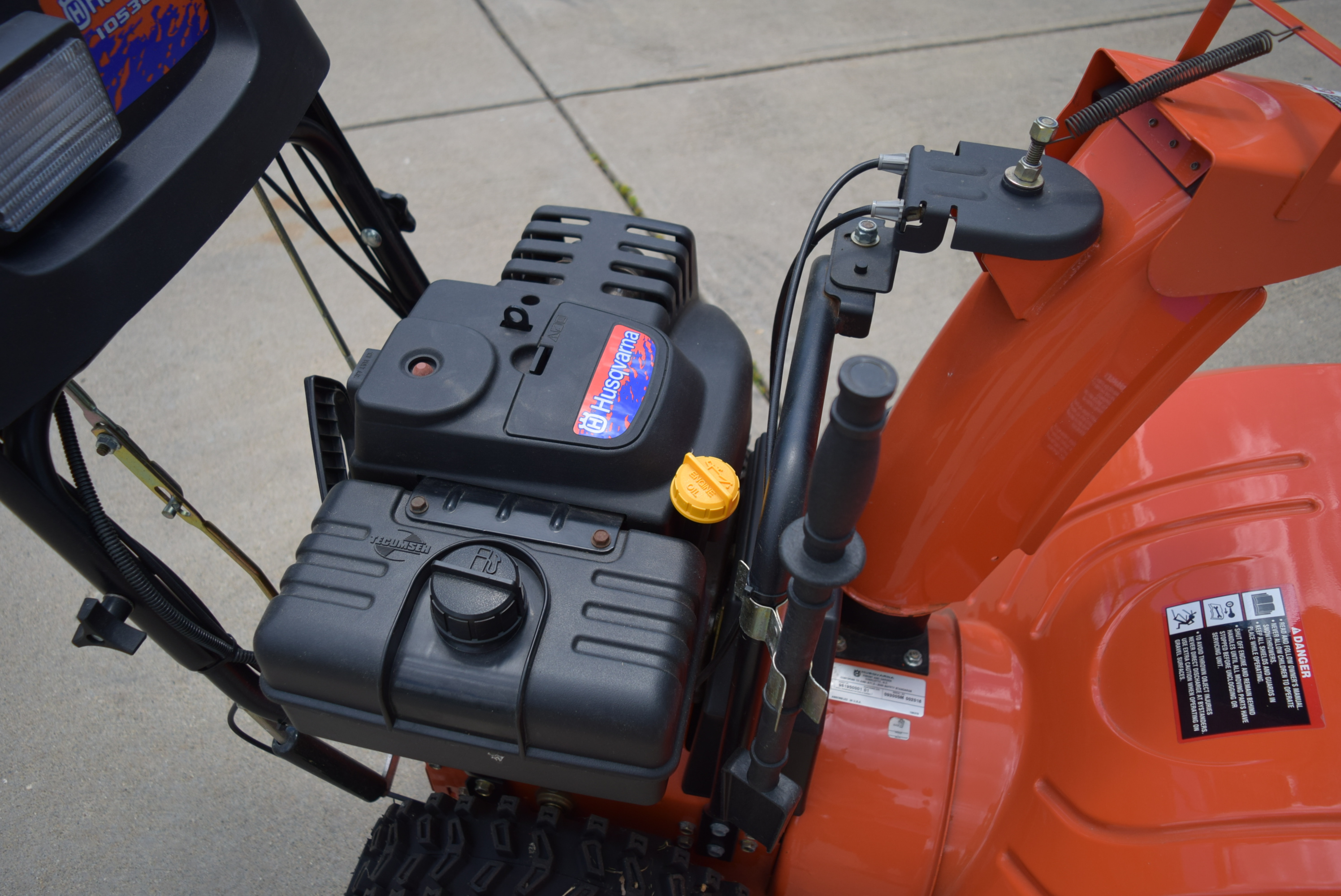 Husqvarna 10530SBE Walk-Behind Snow Thrower