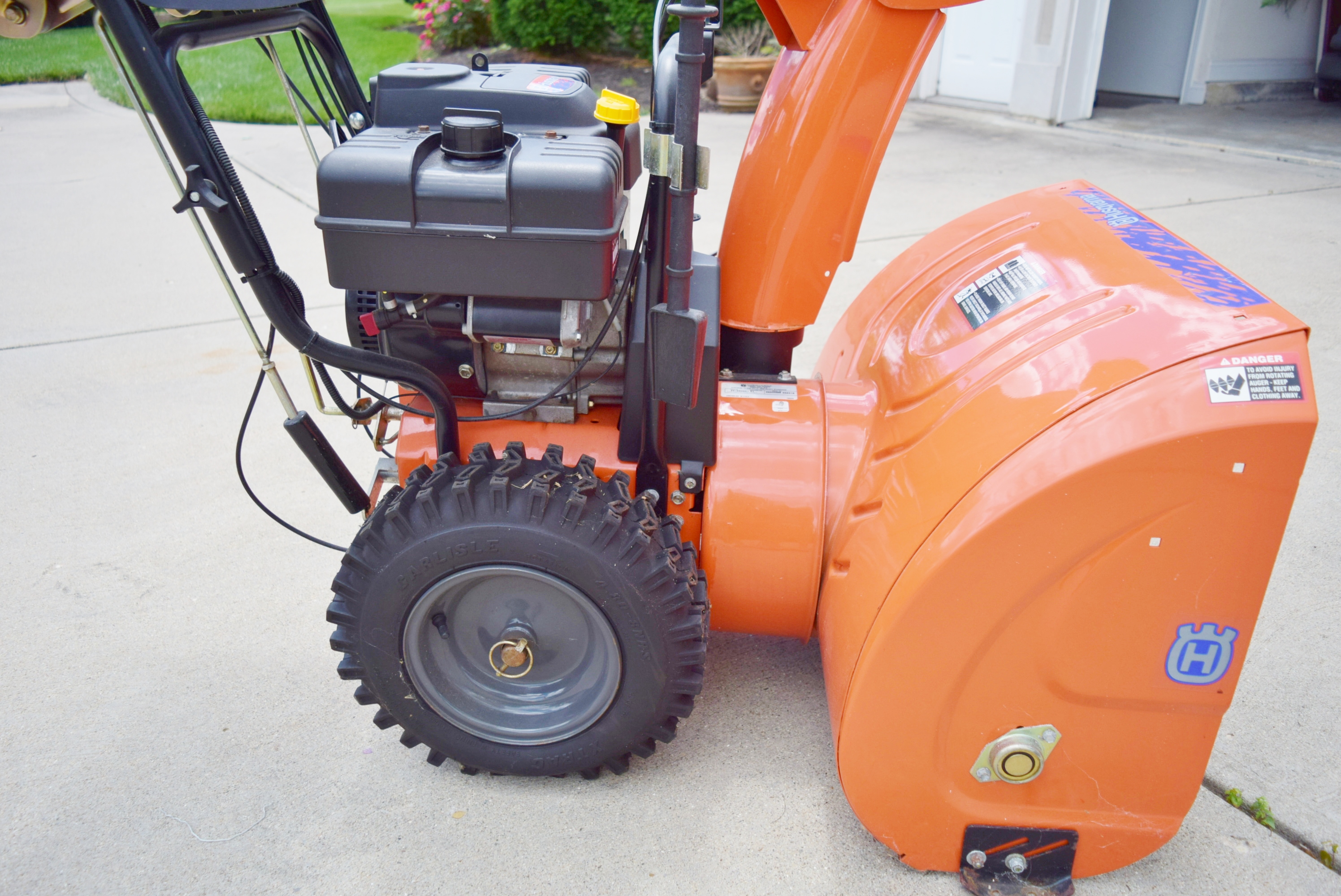 Husqvarna 10530SBE Walk-Behind Snow Thrower