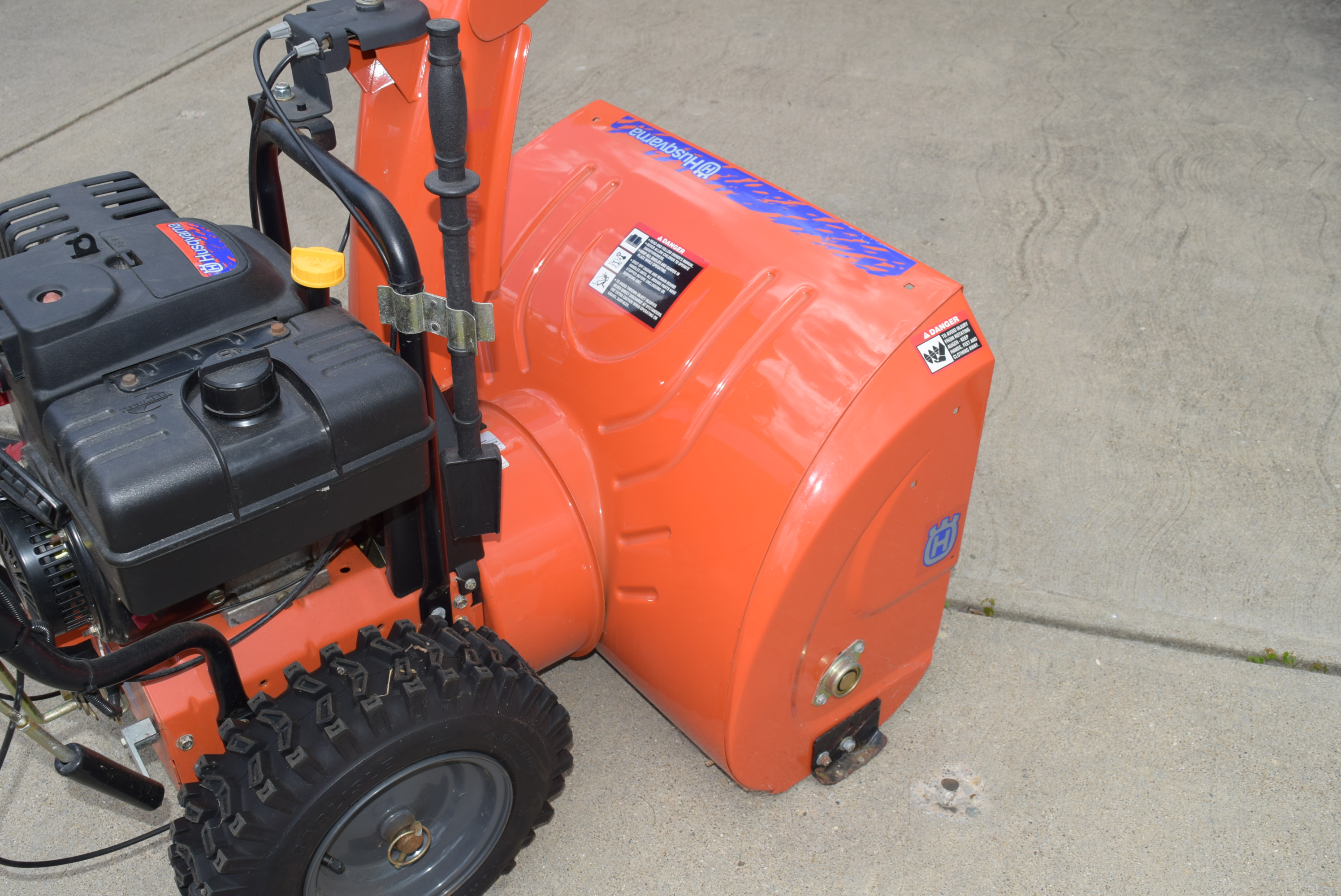 Husqvarna 10530SBE Walk-Behind Snow Thrower