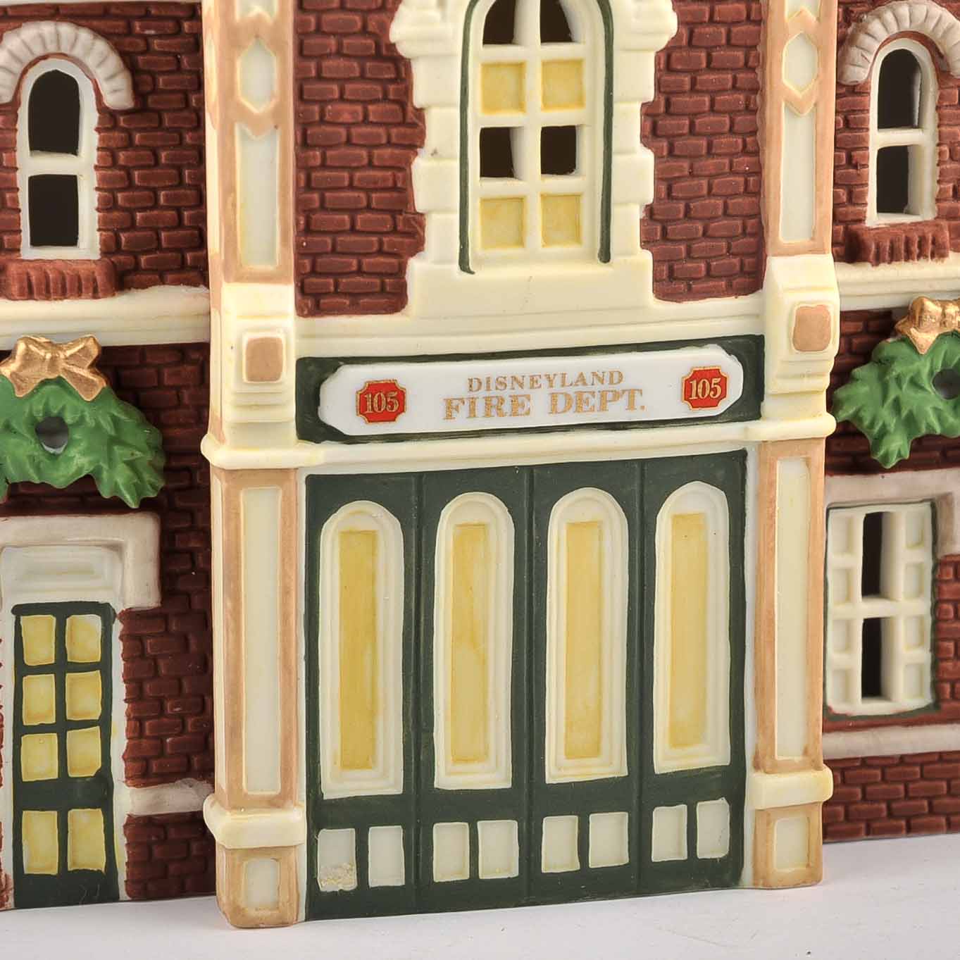 Dept 56 Disney Parks Village Series Disneyland Fire Department #105