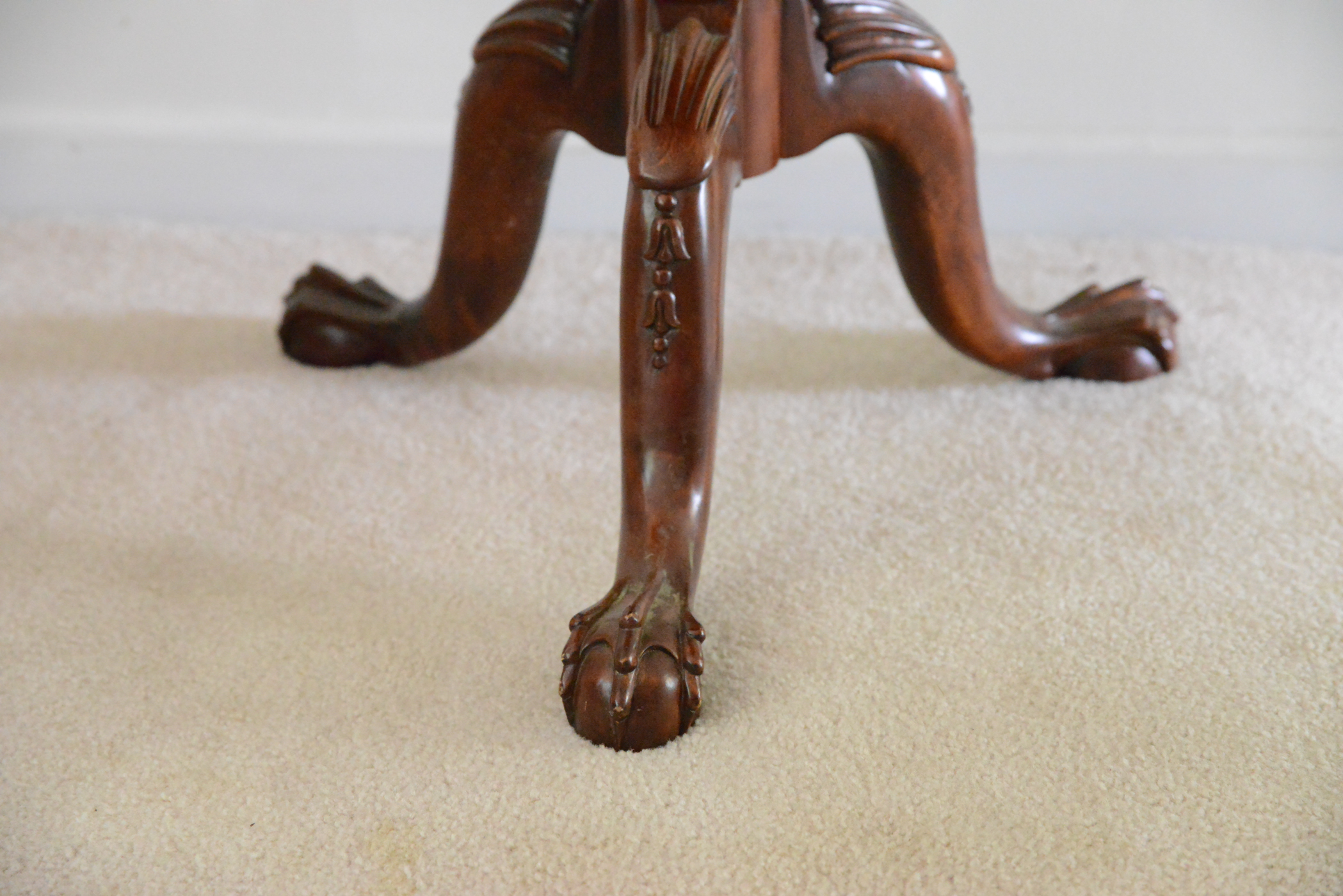 Chippendale Style Mahogany Pie Crust Tilt-Top Table