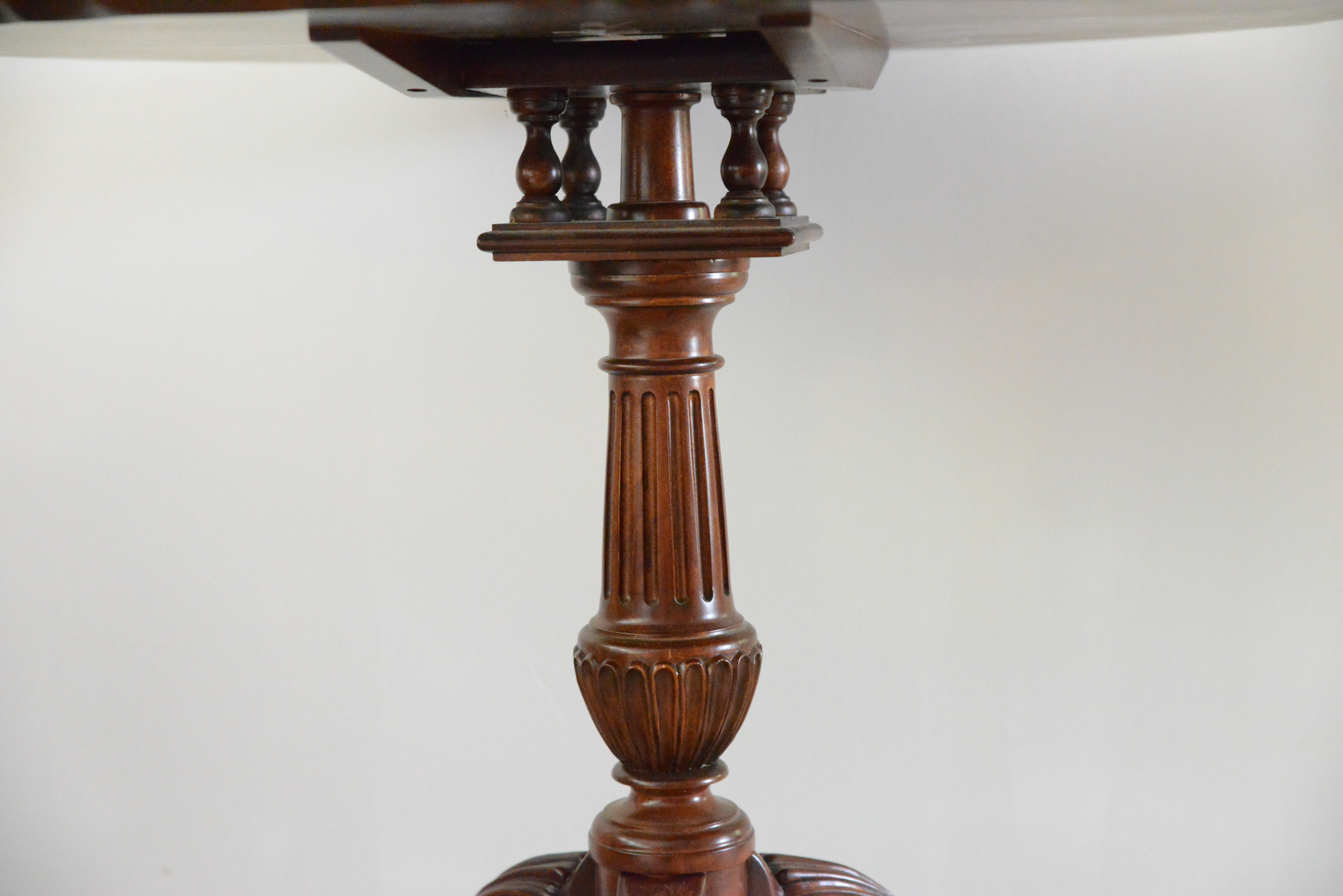 Chippendale Style Mahogany Pie Crust Tilt-Top Table