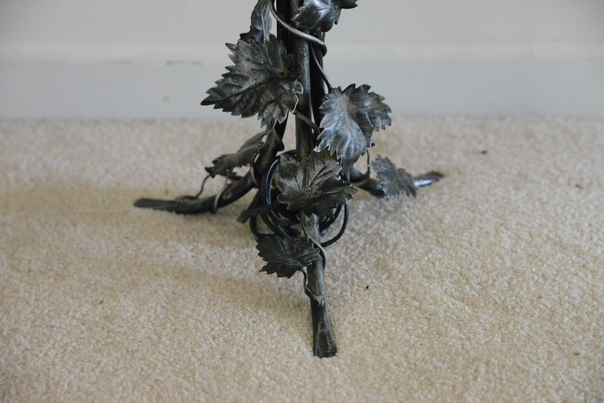 Metal Grape Inspired Table Lamp