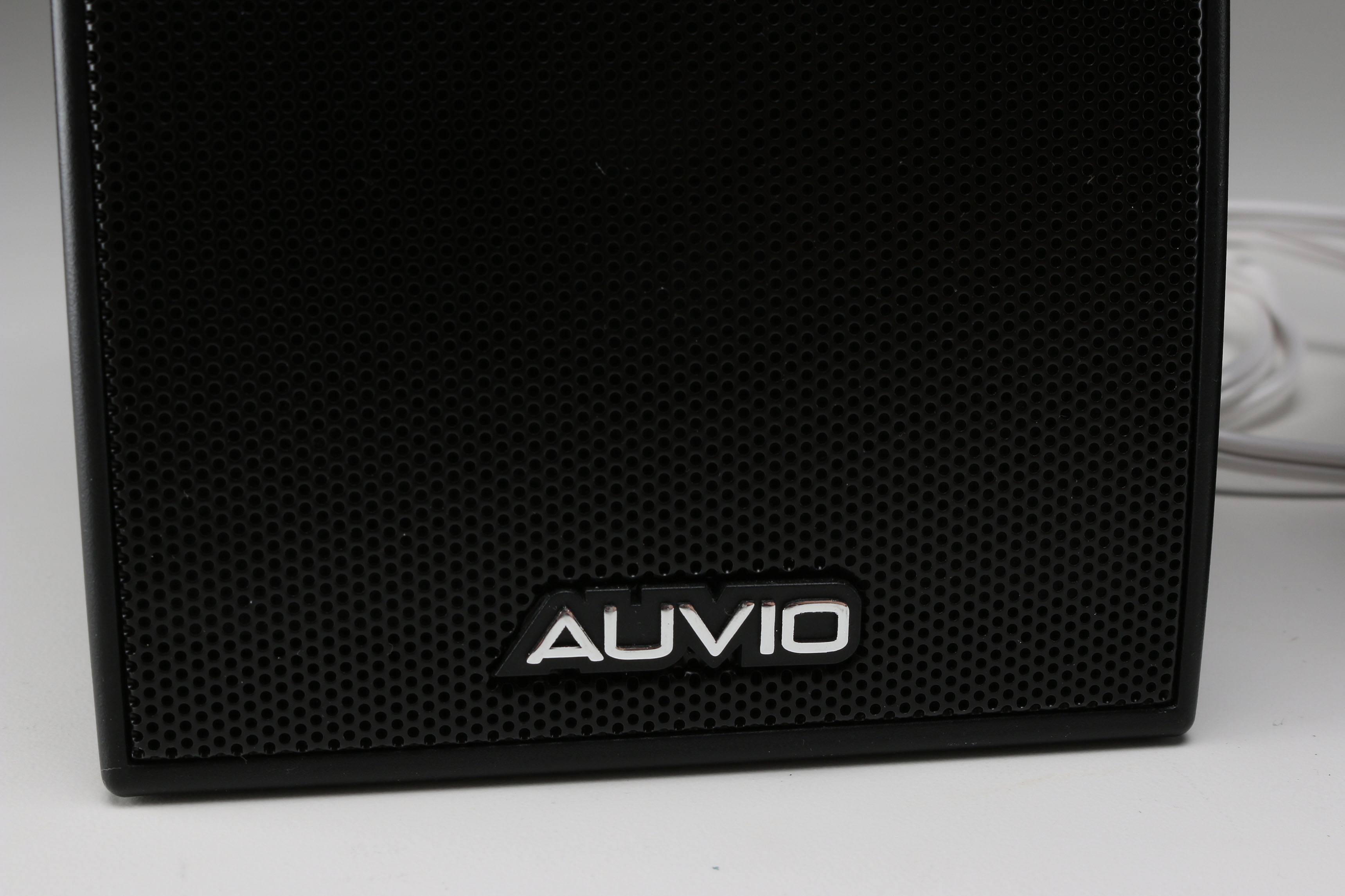 Pair of Auvio and Realistic Speakers