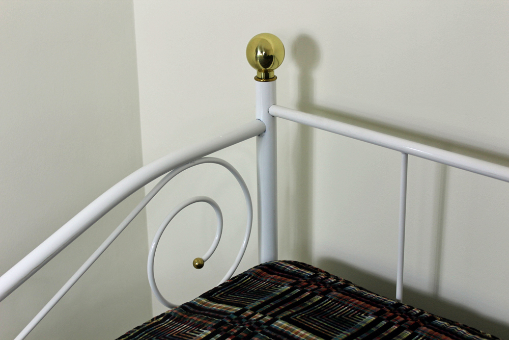 White Day Bed with Mattress, Custom Cover and Pillows