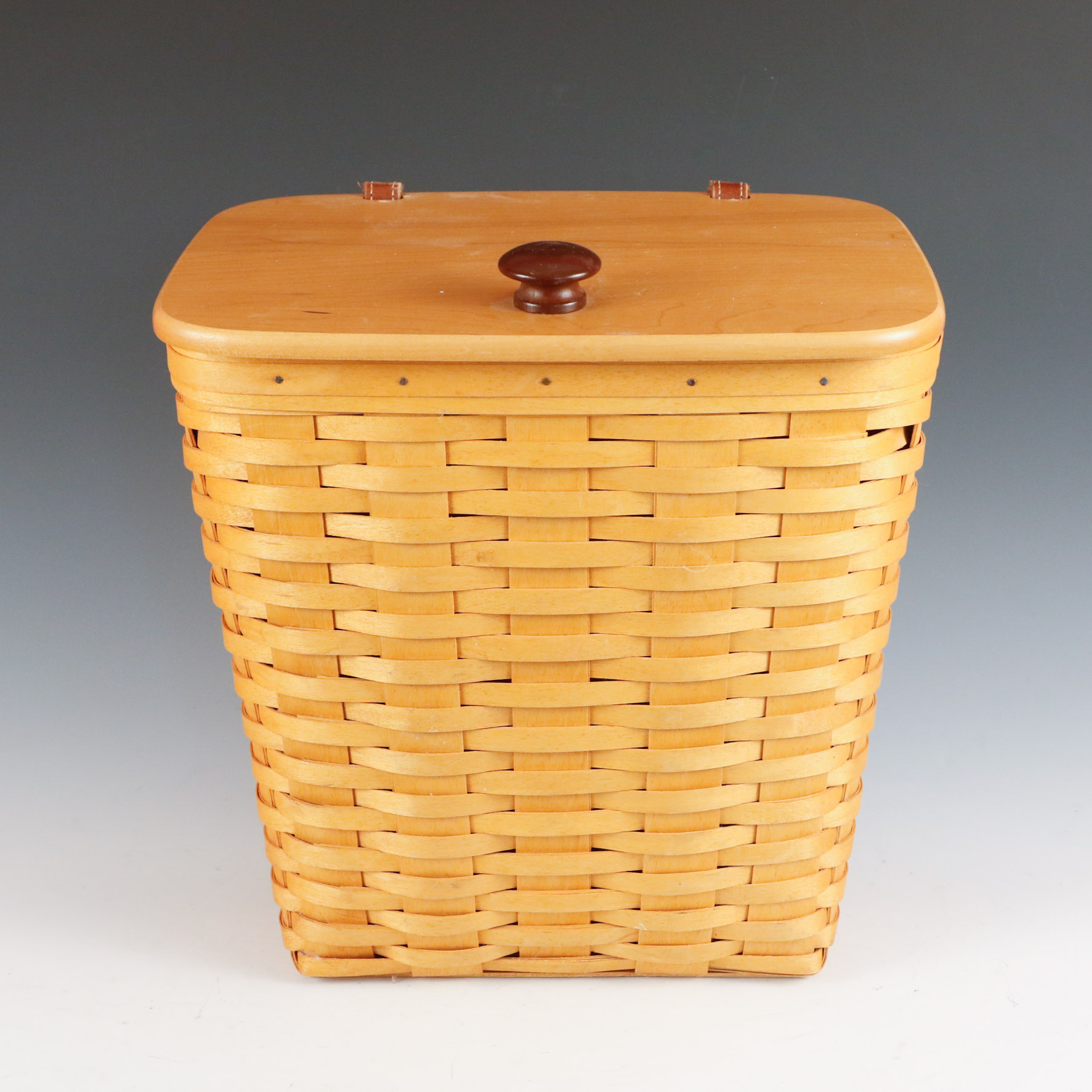 2000 Longaberger Medium Mailbox Basket with Lid