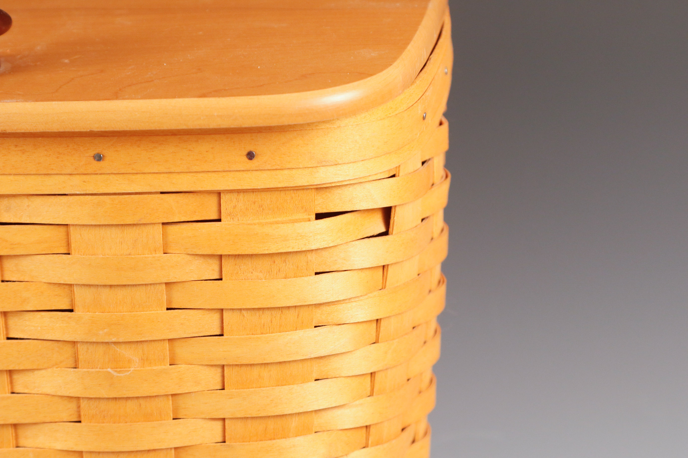 2000 Longaberger Medium Mailbox Basket with Lid