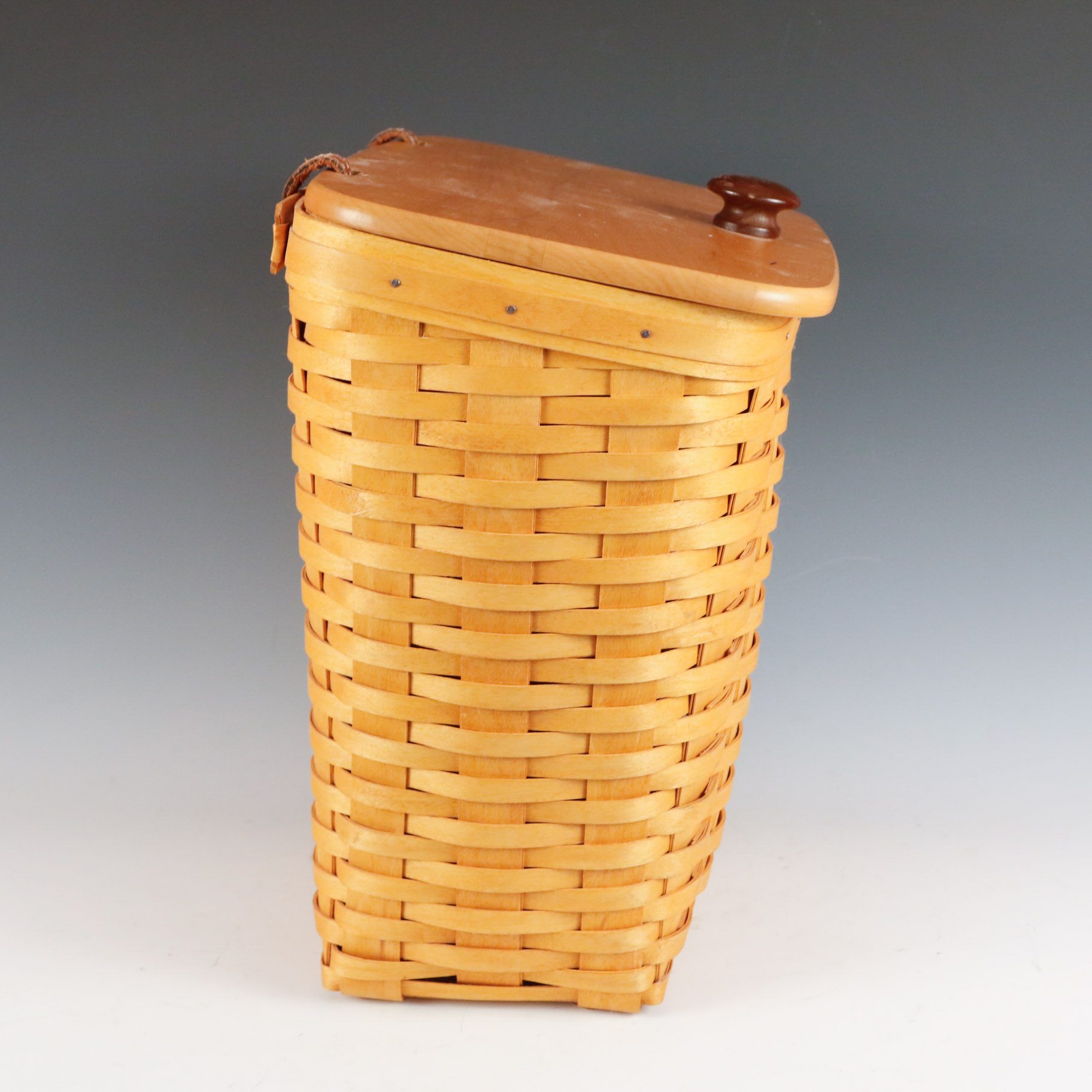 2000 Longaberger Medium Mailbox Basket with Lid