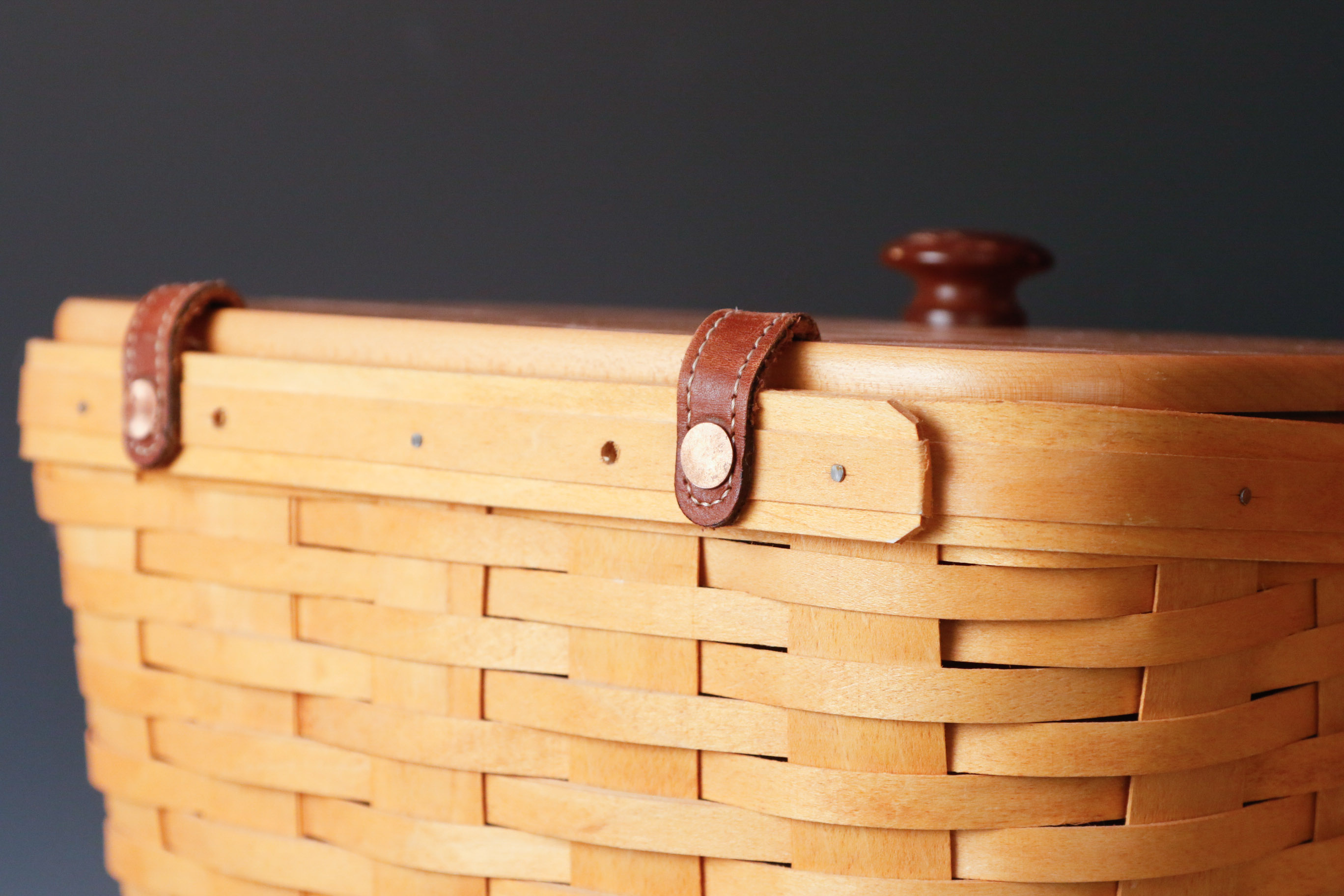 2000 Longaberger Medium Mailbox Basket with Lid