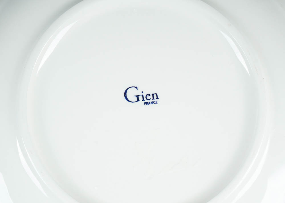 Elegant Presentation-Ware Collection Including Designer Pieces