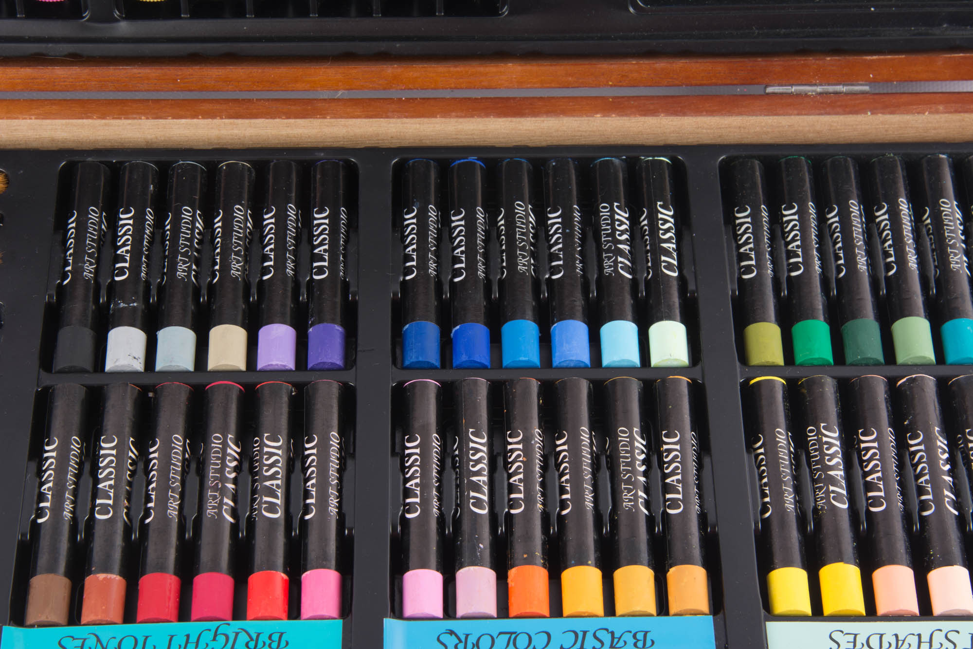 Art Studio Classic 150 Piece Portable Kit