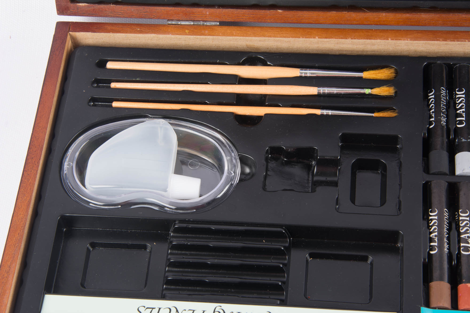 Art Studio Classic 150 Piece Portable Kit