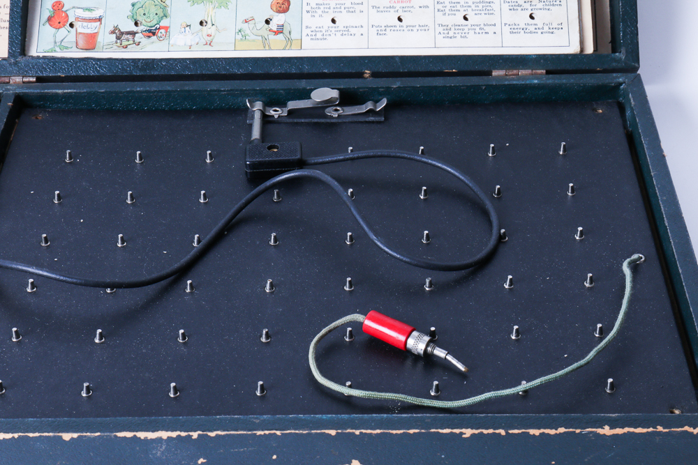 Vintage Knapp Electric Questioner Game